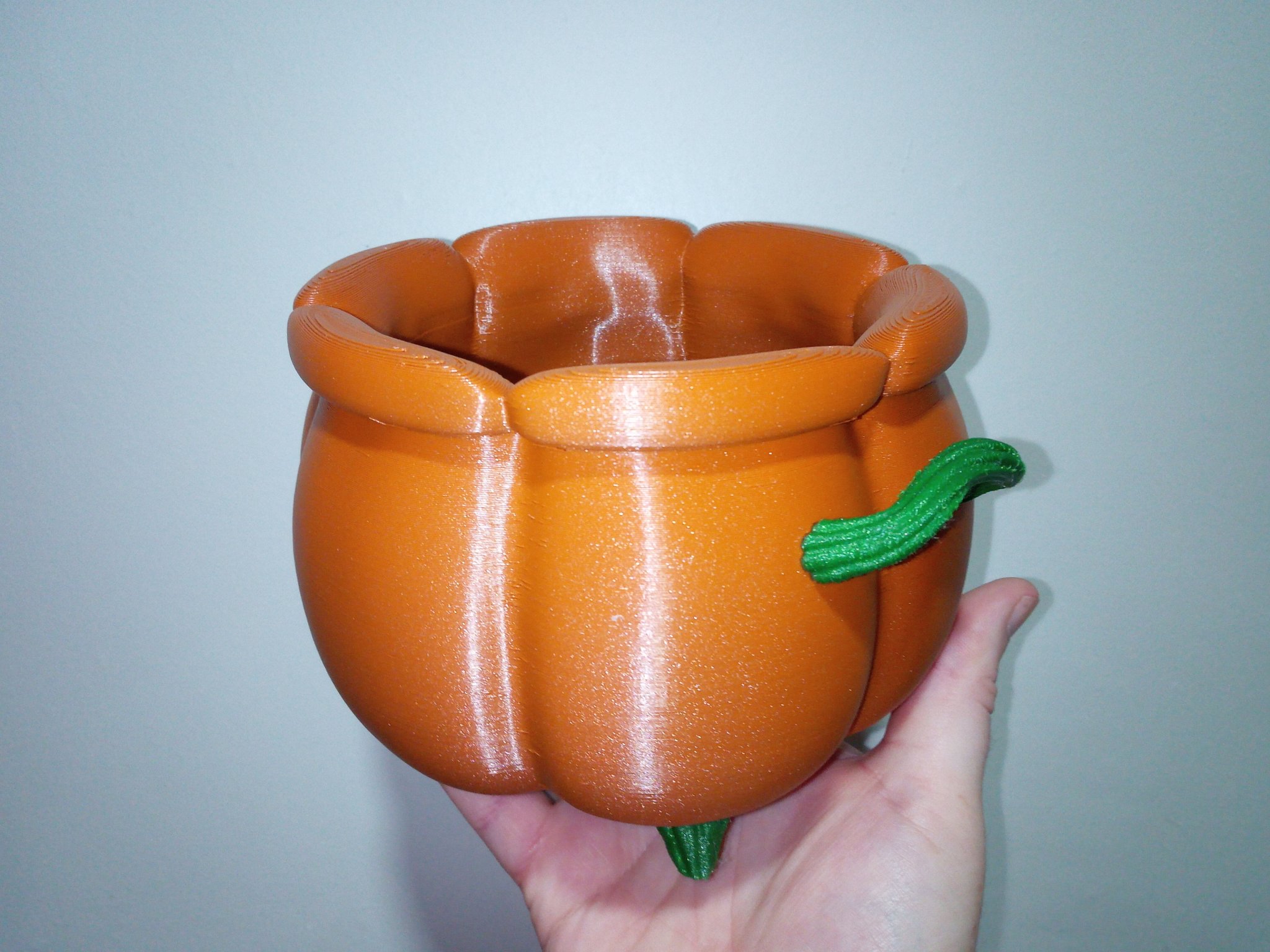 Nồi bí ngô trang trí Halloween cho kẹo