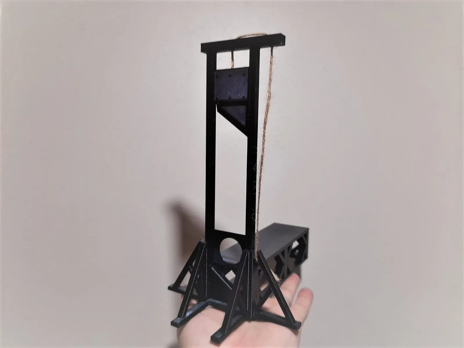 Madame Guillotine - Phiên bản để bàn mùa Halloween