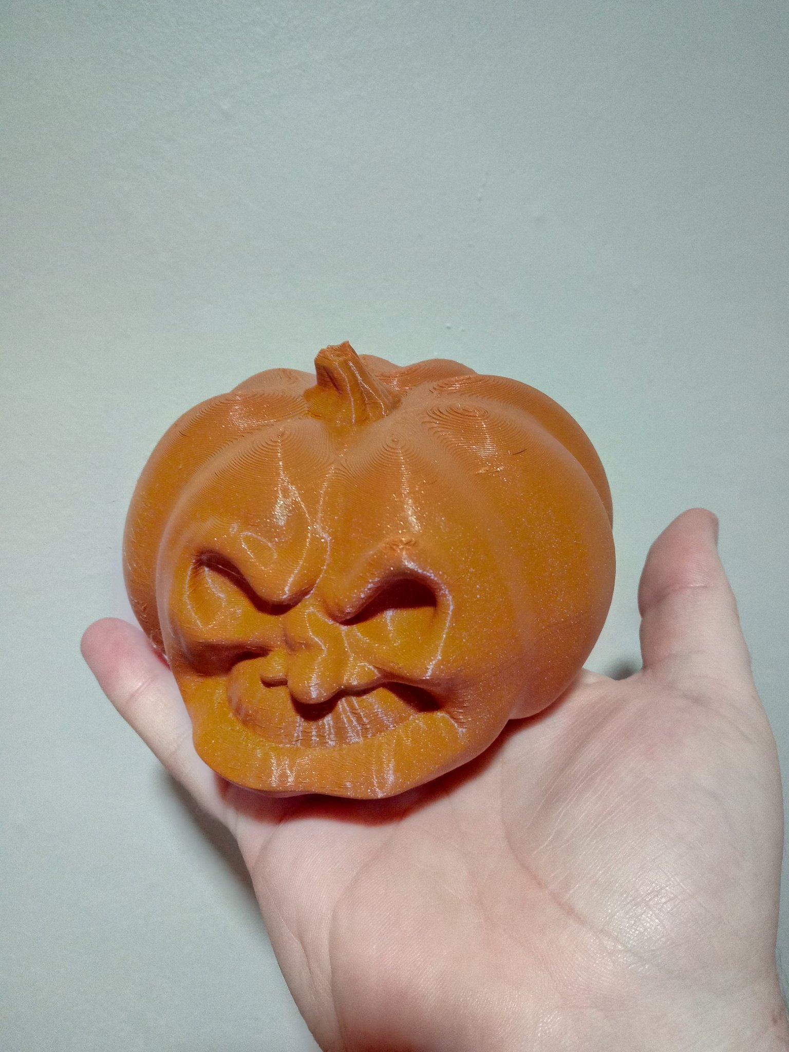 Bí ngô cau có cho trang trí Halloween