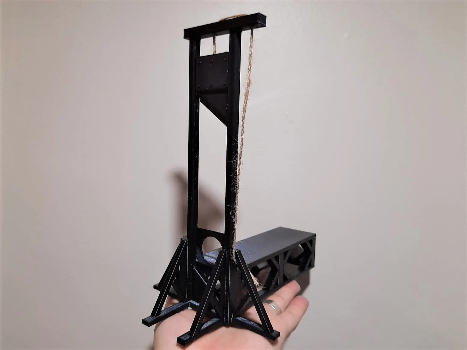 Madame Guillotine - Phiên bản để bàn mùa Halloween