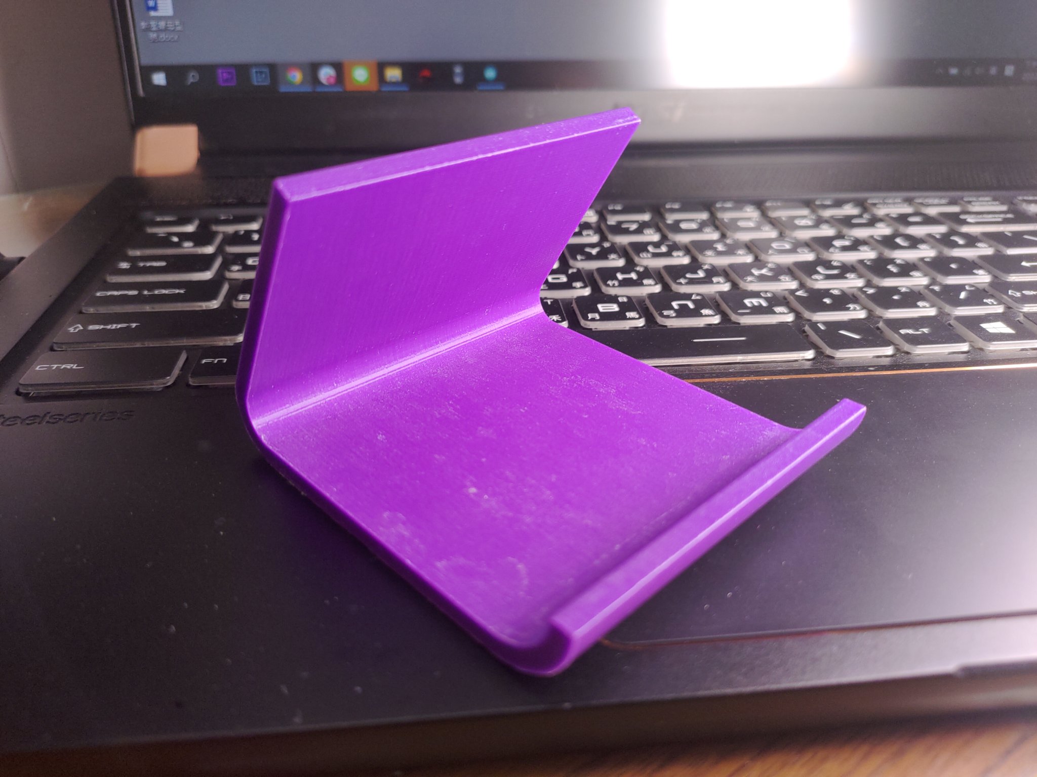 Giá đỡ điện thoại siêu đơn giản cho lối sống tối giản