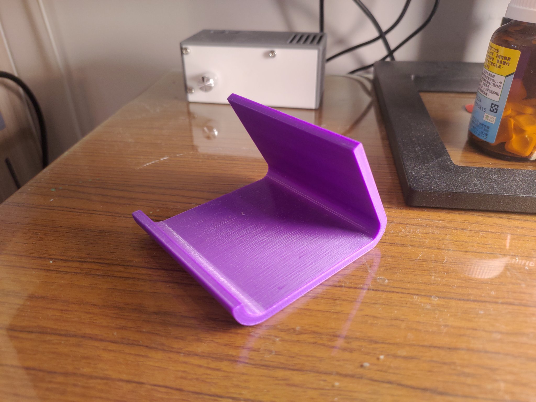 Giá đỡ điện thoại siêu đơn giản cho lối sống tối giản