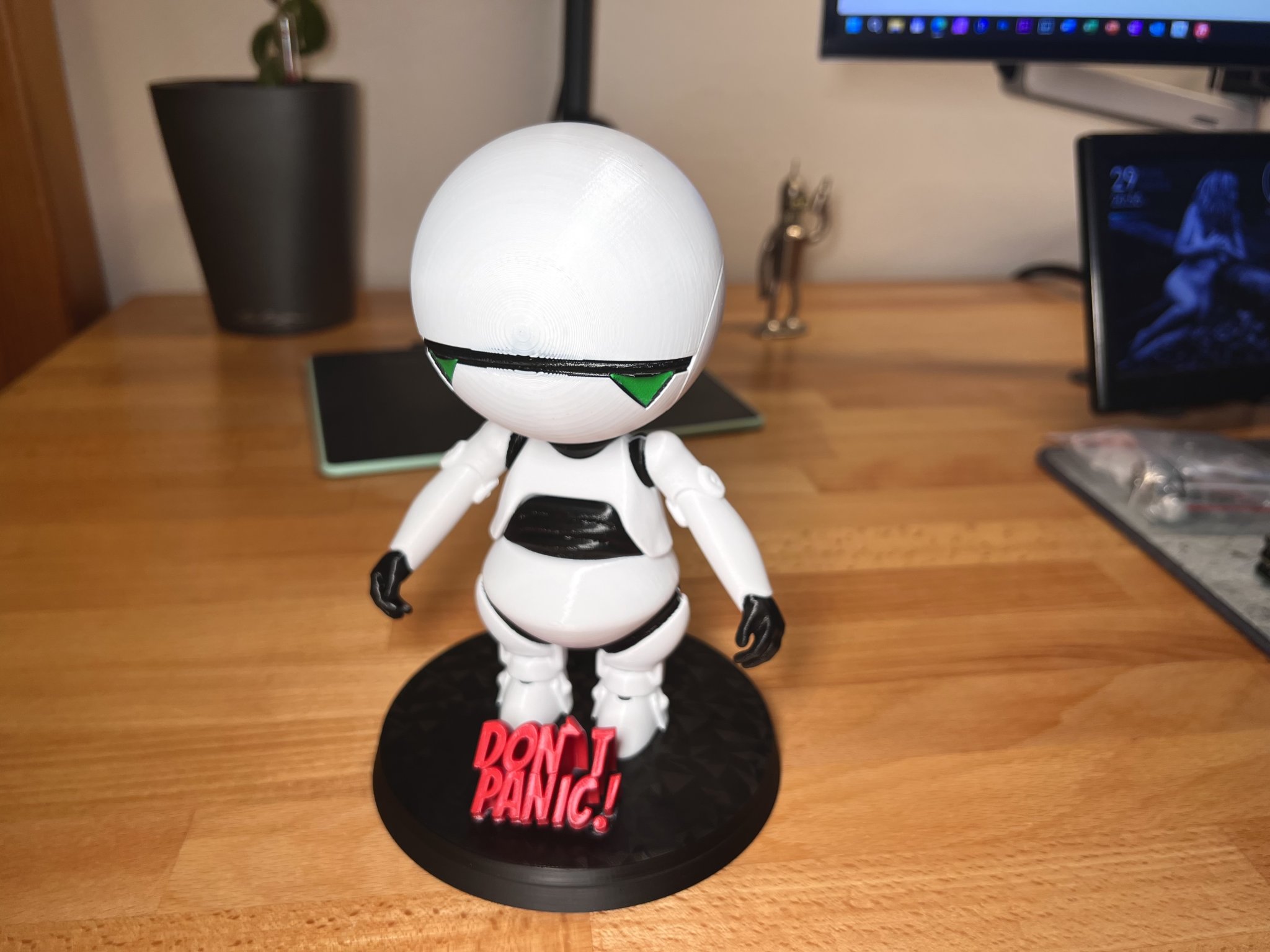 Nhân vật robot buồn nhiều màu từ The Hitchhiker's Guide