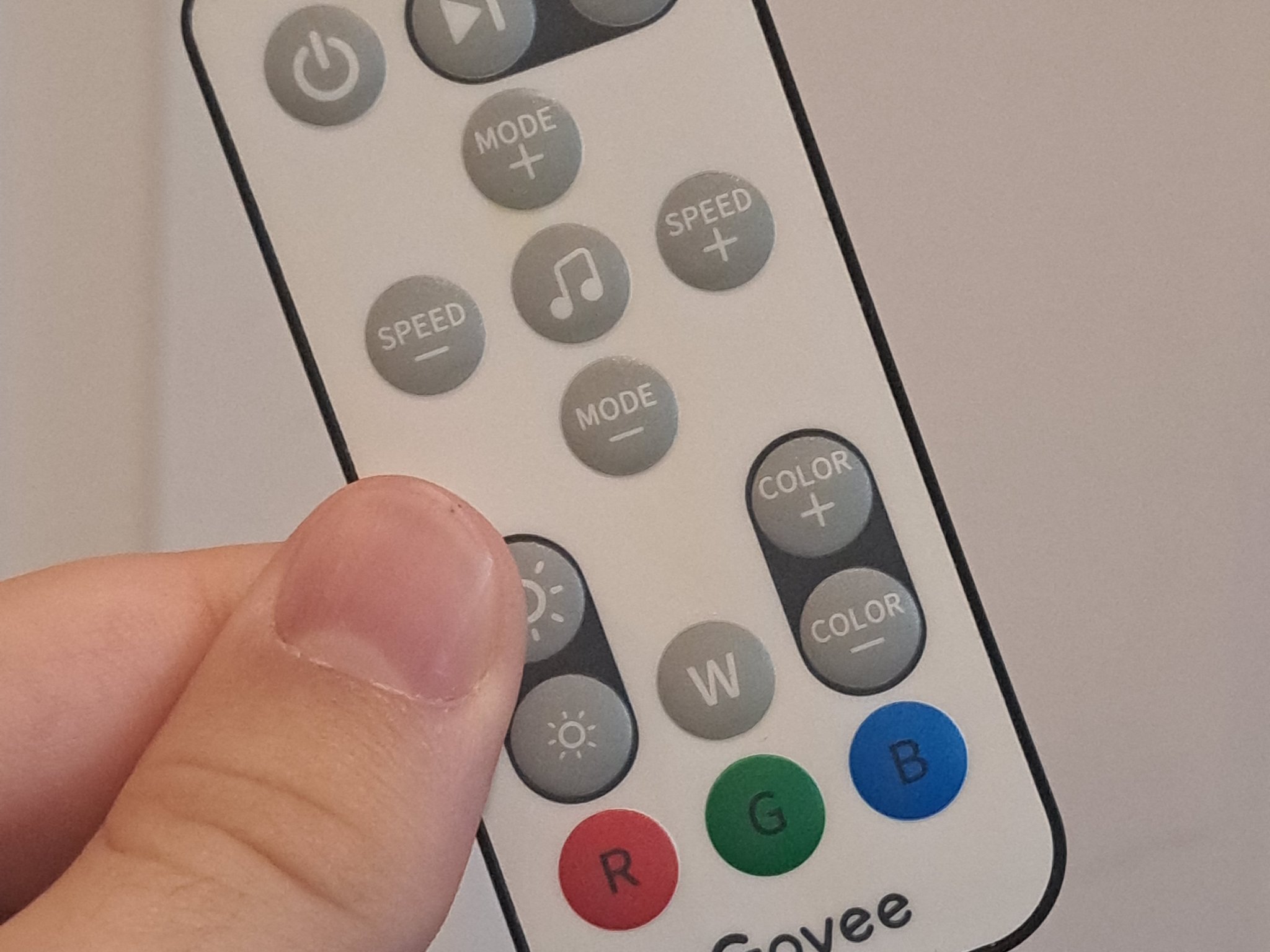 Giá đỡ pin LED với móc treo điều khiển từ xa