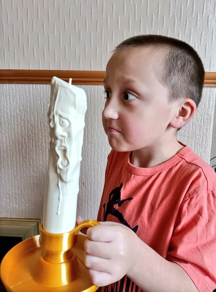 Nến ma ám với thiết kế độc đáo cho Halloween