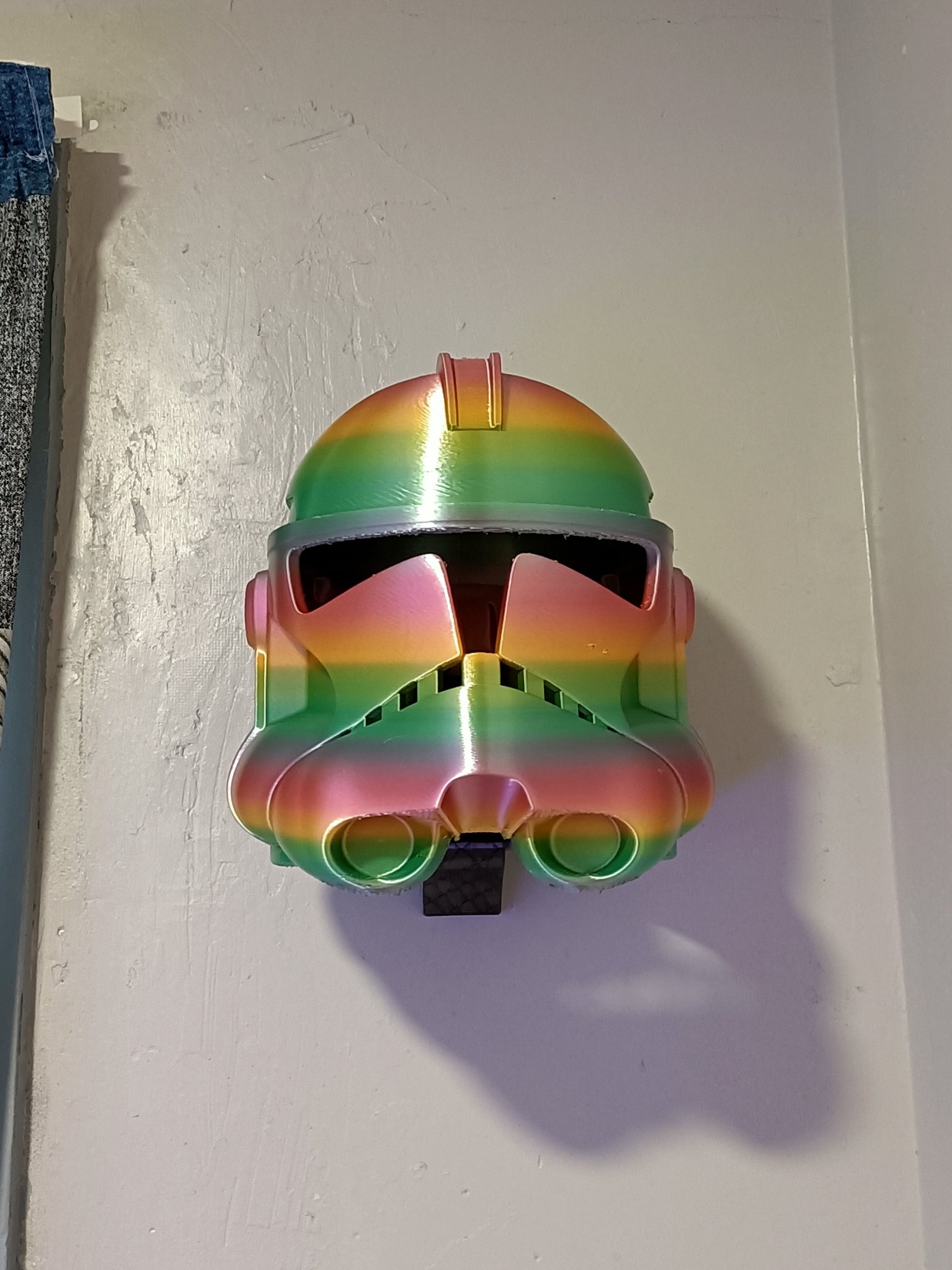 Giá đỡ tường cho mũ bảo hiểm kiểu Bucket