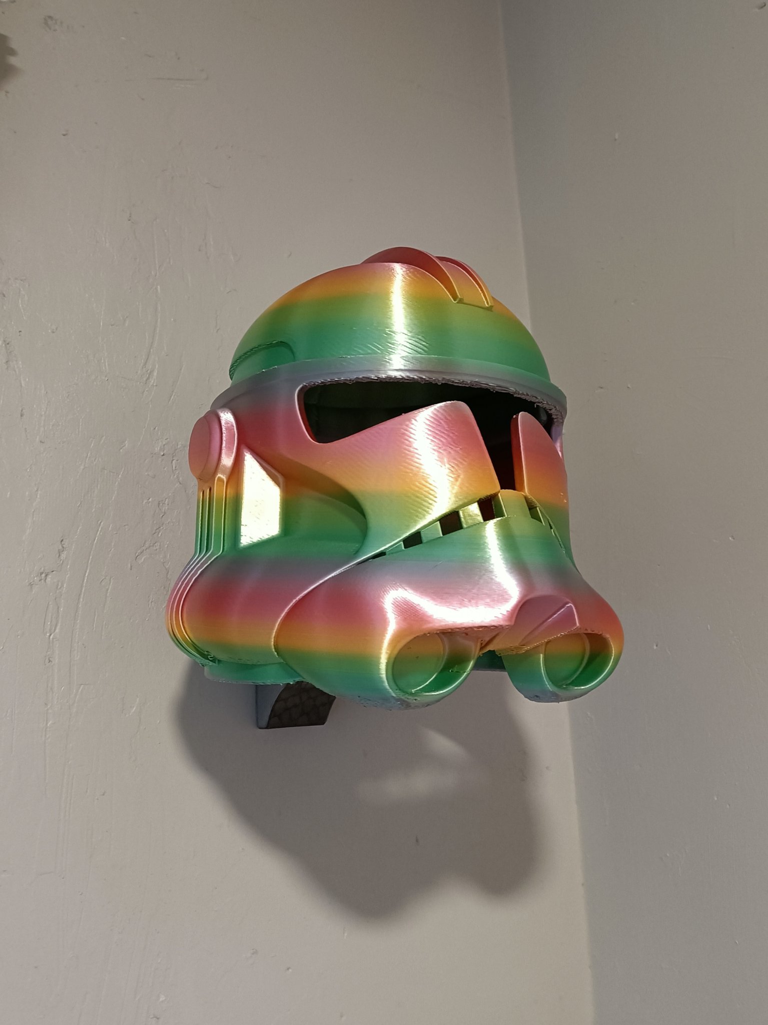 Giá đỡ tường cho mũ bảo hiểm kiểu Bucket