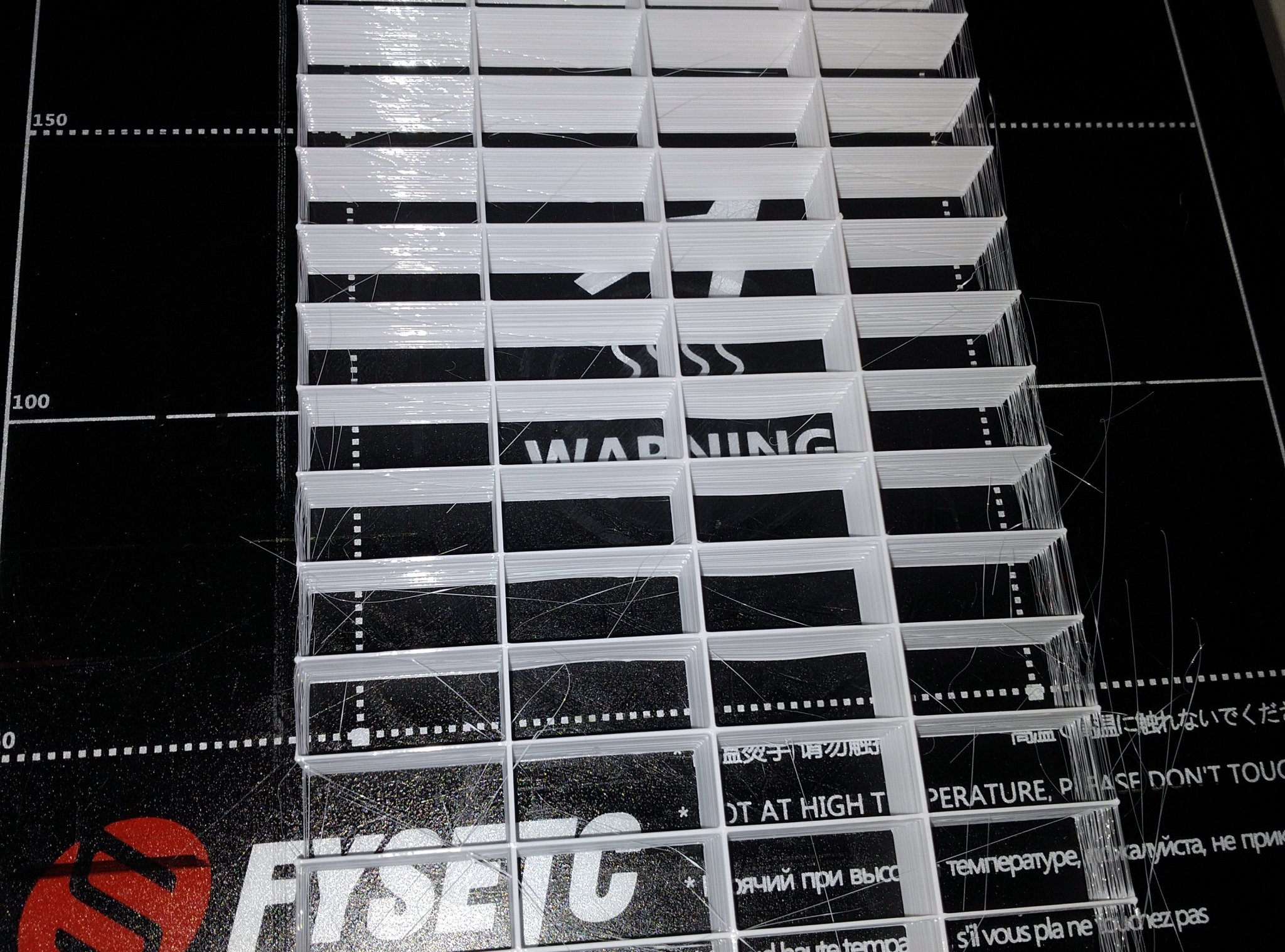 Lưới khoảng cách lưu trữ cho hộp Tictac 64 ngăn