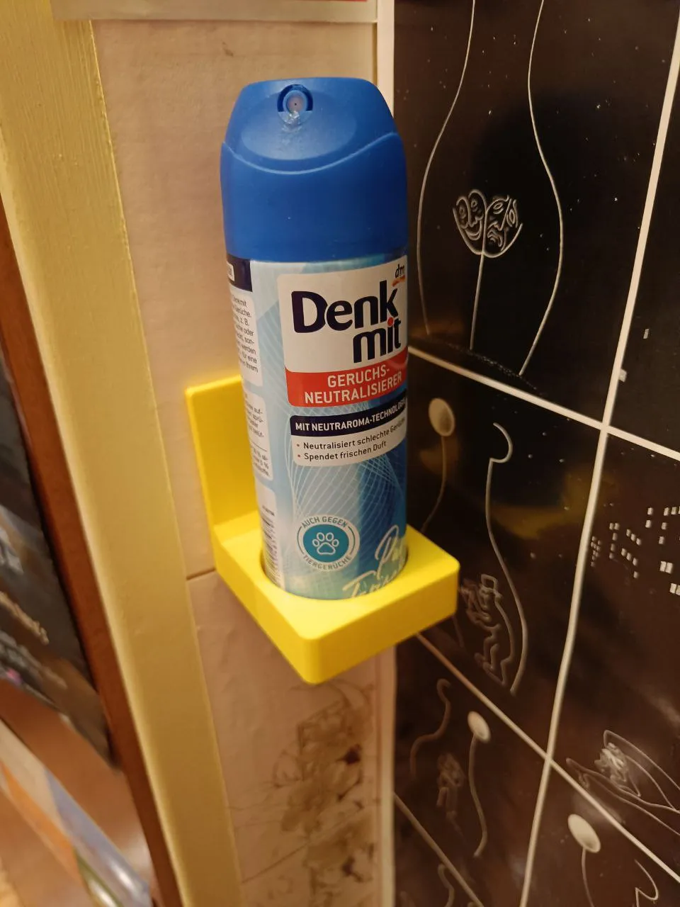 Giá đỡ bình xịt cho phòng tắm với thiết kế tiện lợi