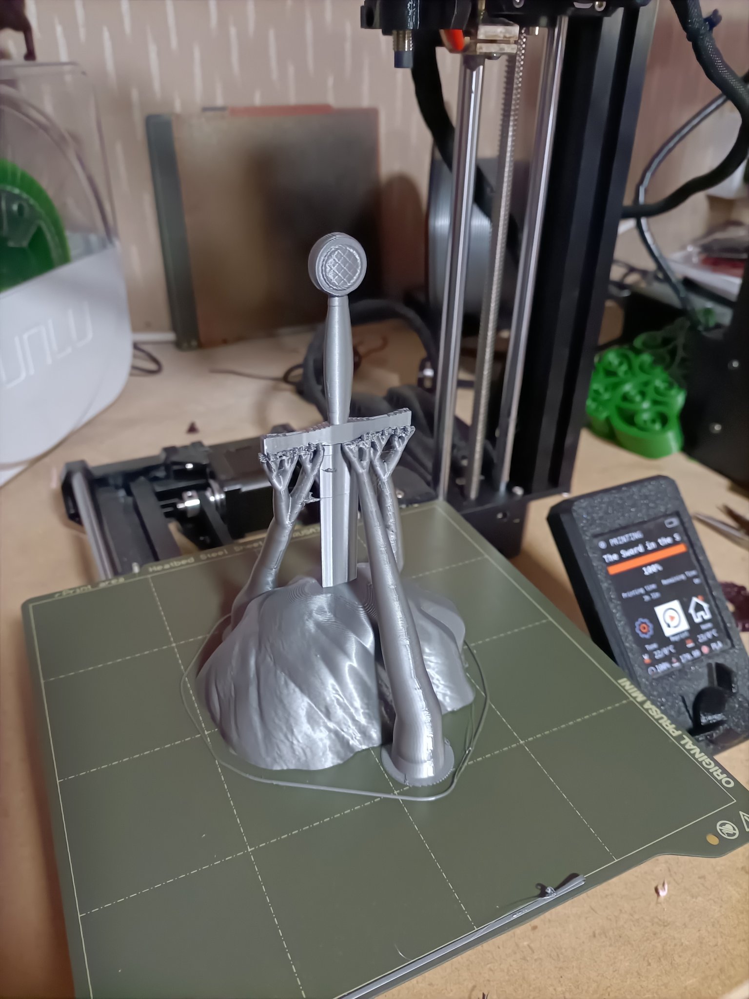 Kiếm Excalibur trong đá theo phong cách nghệ thuật