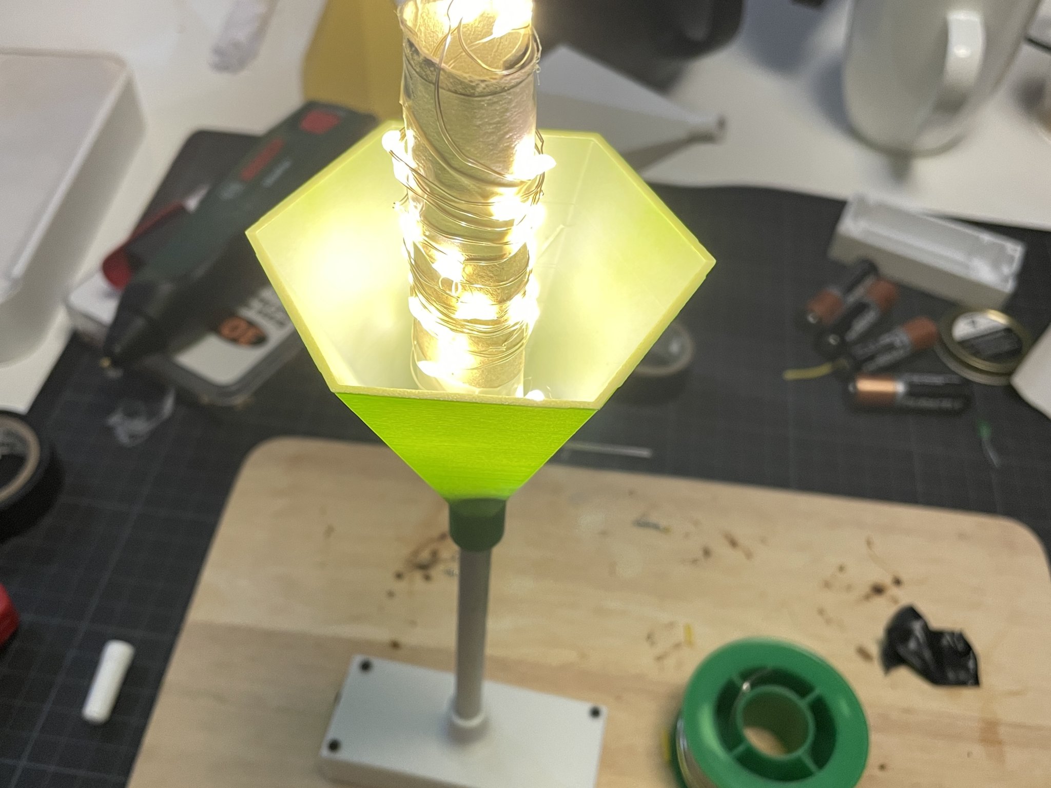 Đèn pha lê SIMS với hộp pin tùy chọn