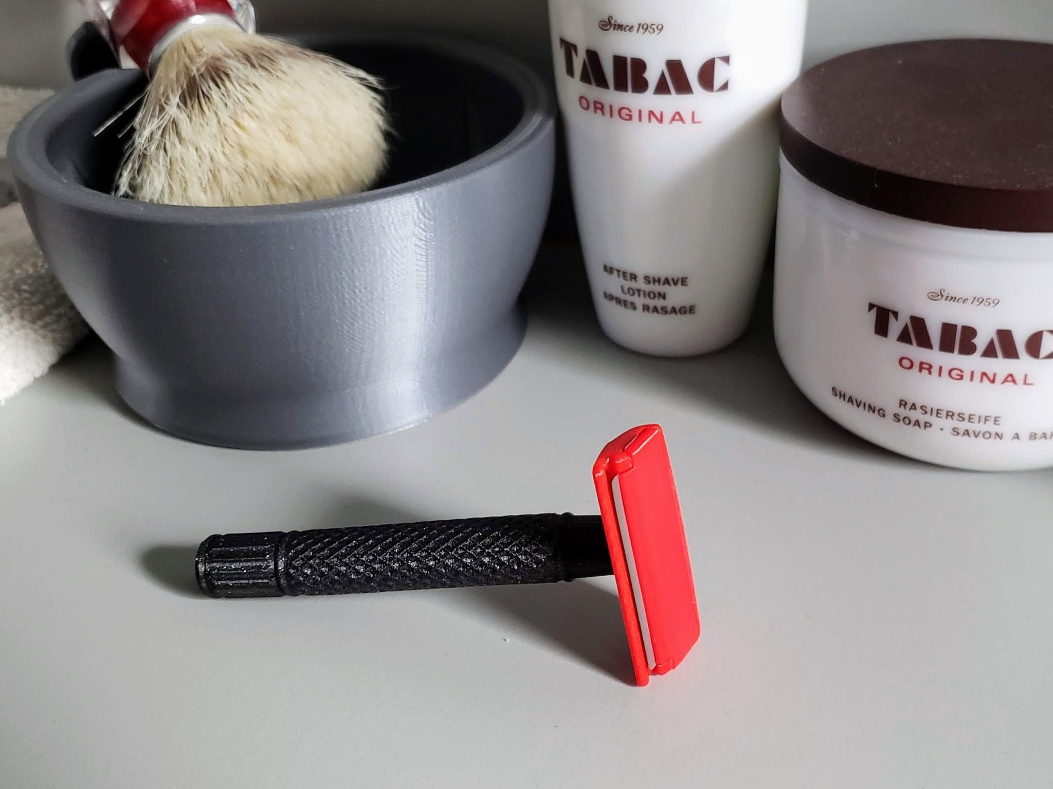 Dao cạo an toàn Half DE "H-DE" với thiết kế nhỏ gọn