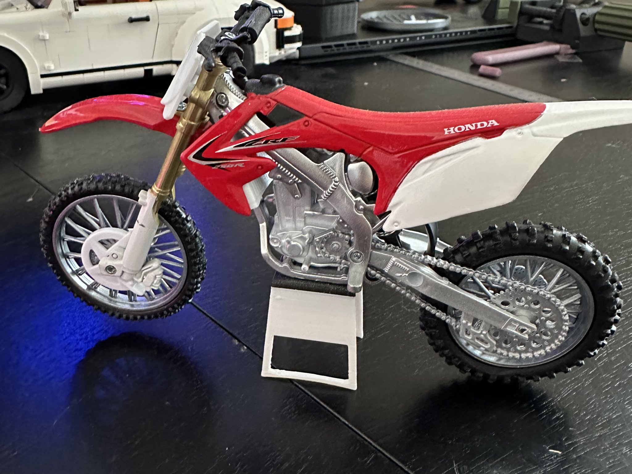 Giá đỡ xe đạp địa hình tỷ lệ 1/12 với lỗ cho chốt