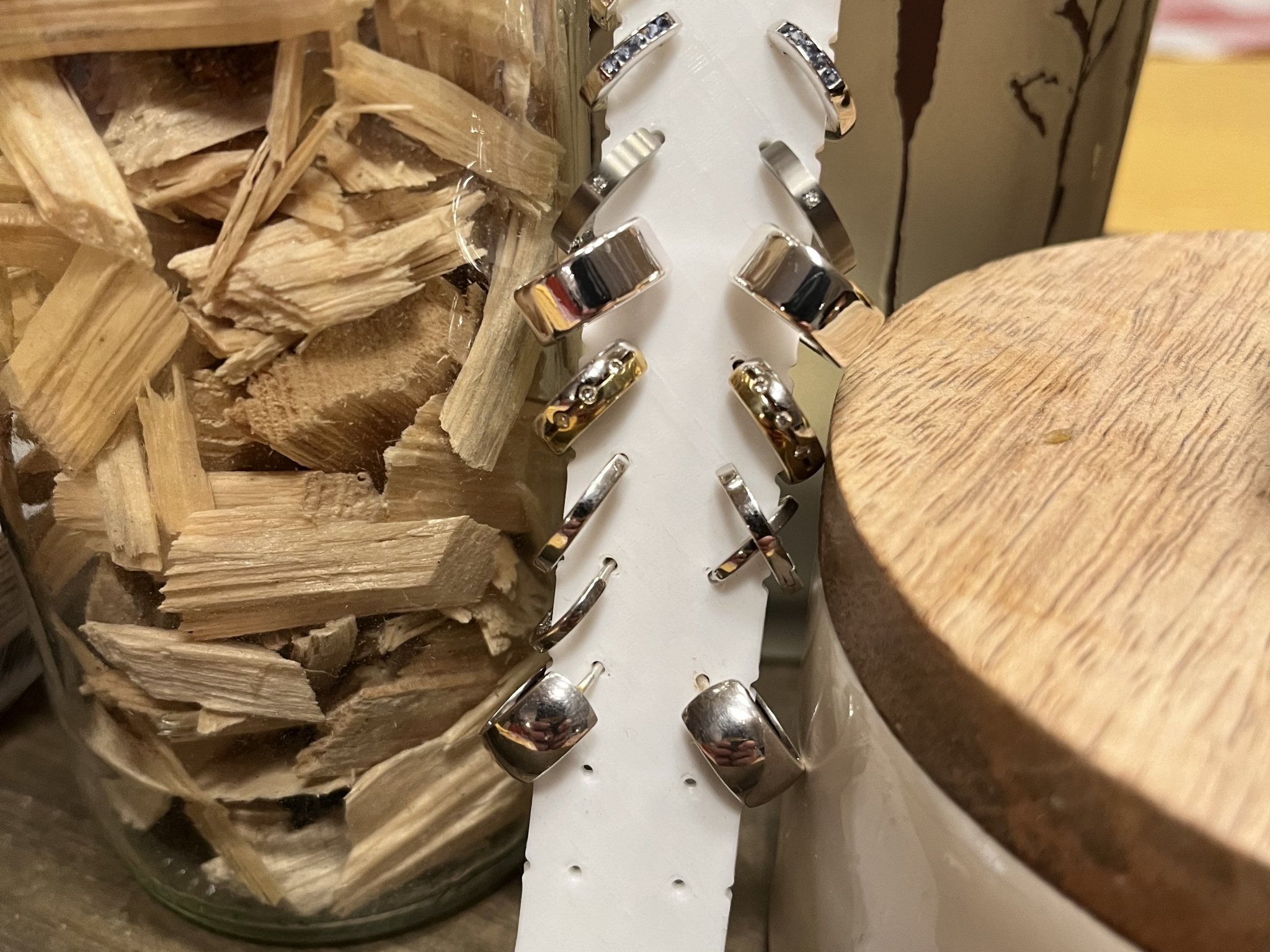 Giá đỡ trang sức cho bông tai đơn giản, tiện lợi