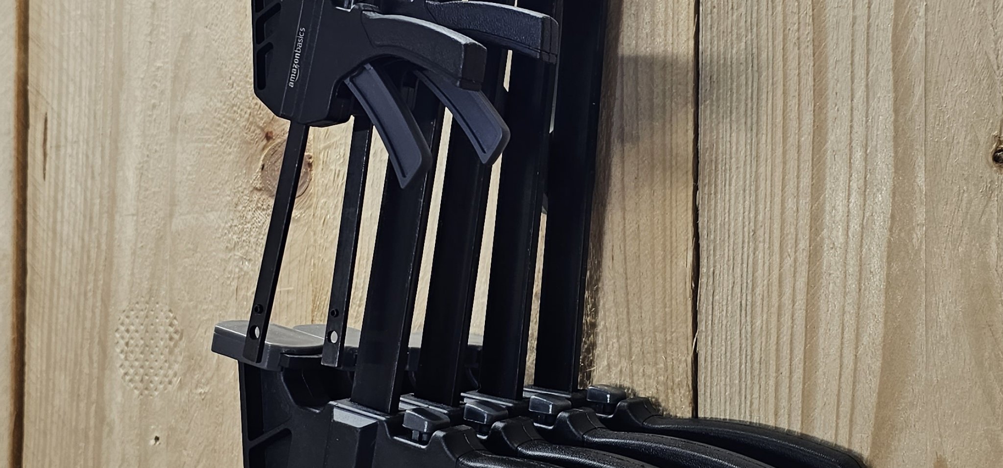 Giá đỡ tường cho kẹp dây điện