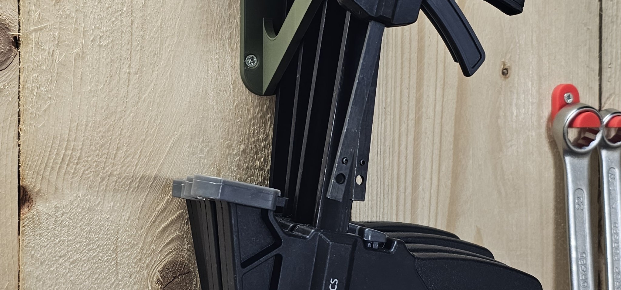 Giá đỡ tường cho kẹp dây điện