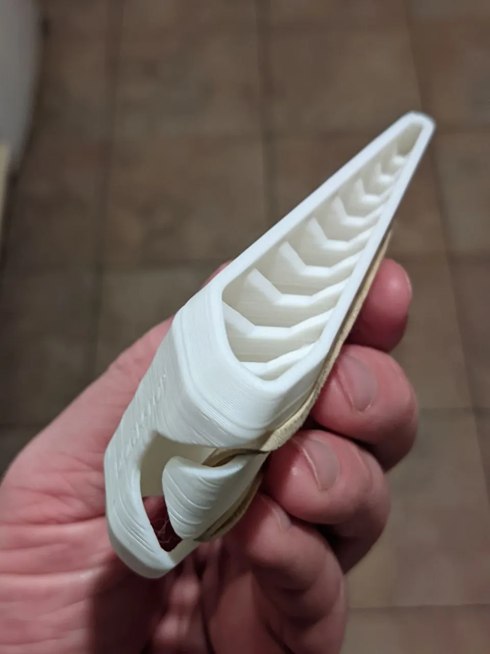 Cái chặn cửa phong cách tương lai với dây cao su hỗ trợ