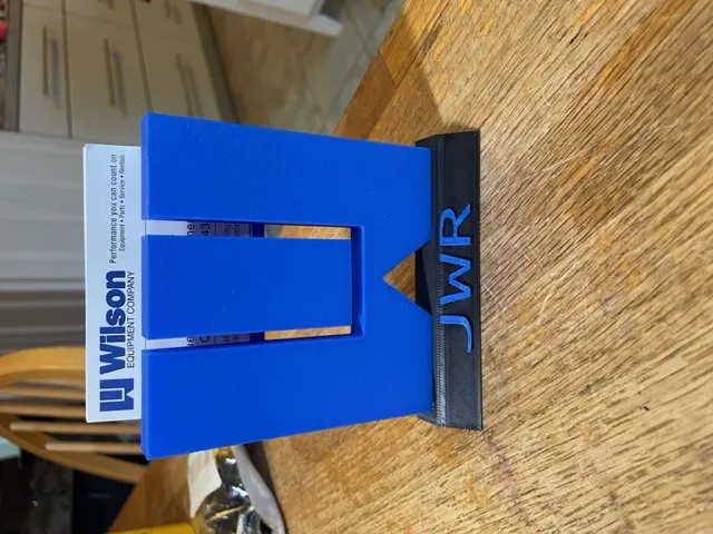 Giá đỡ danh thiếp cá nhân thiết kế trên TinkerCad