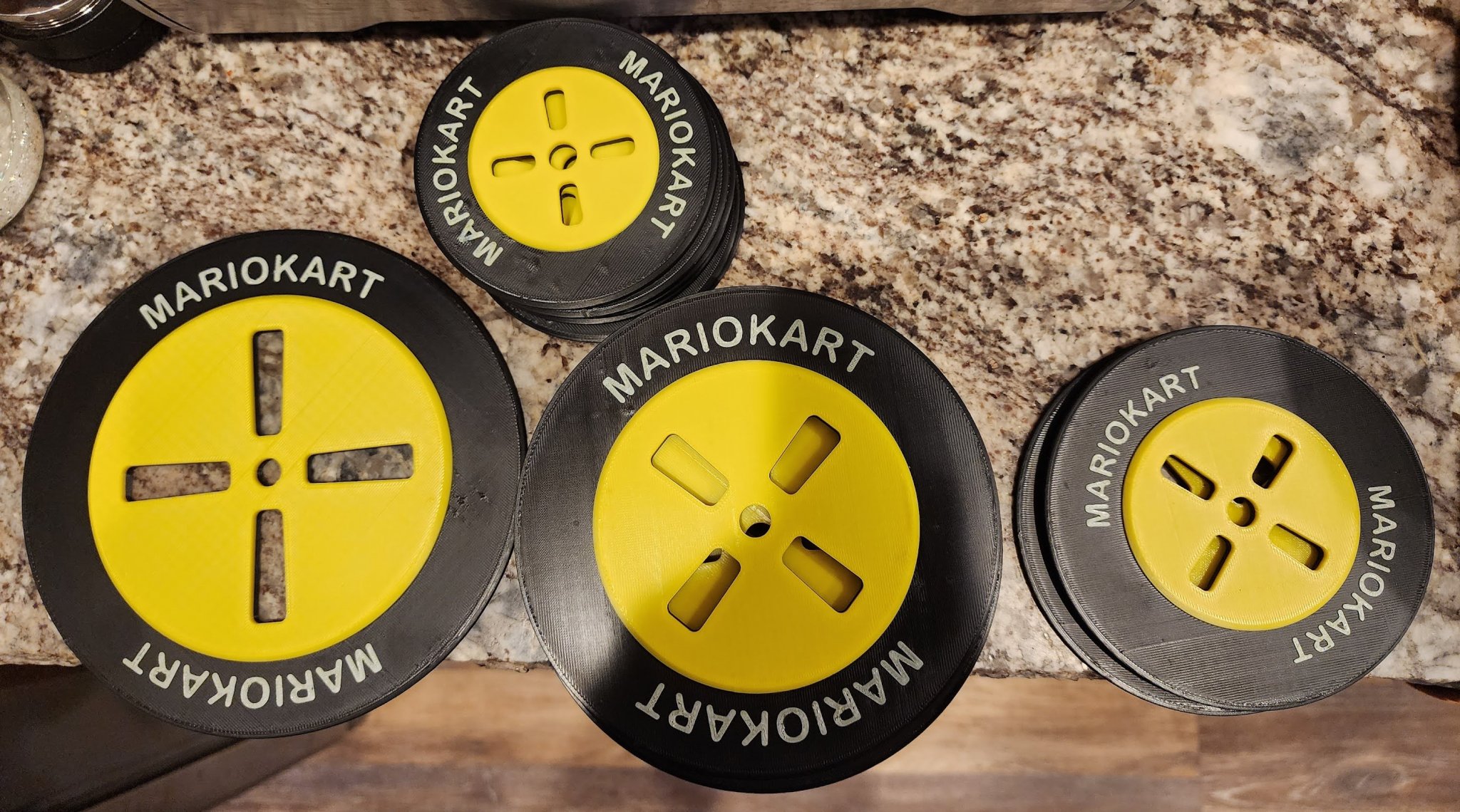 Bánh xe trang phục Mario Kart cho bé trai