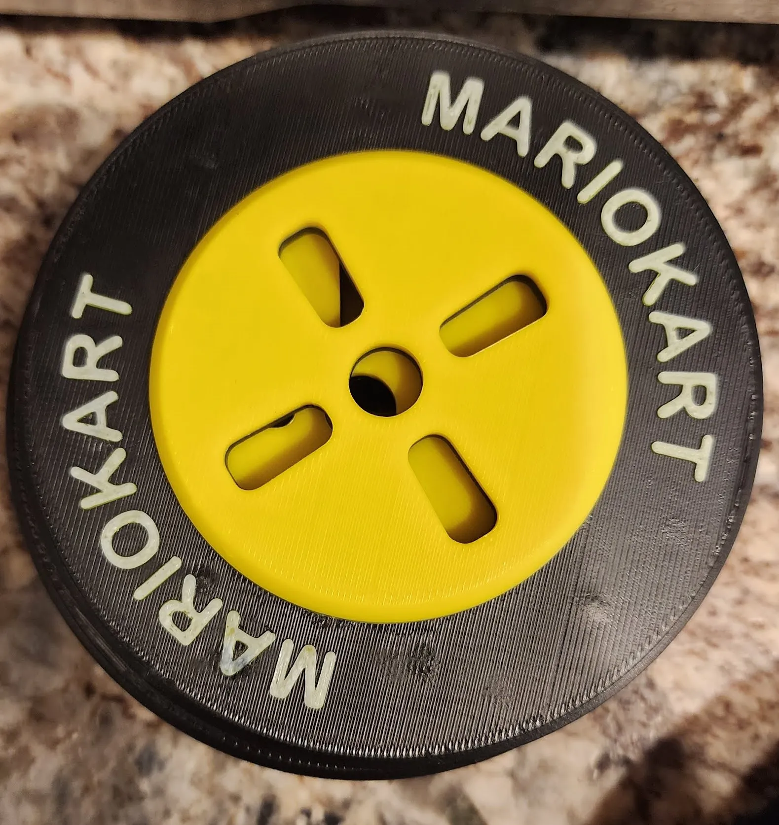 Bánh xe trang phục Mario Kart cho bé trai