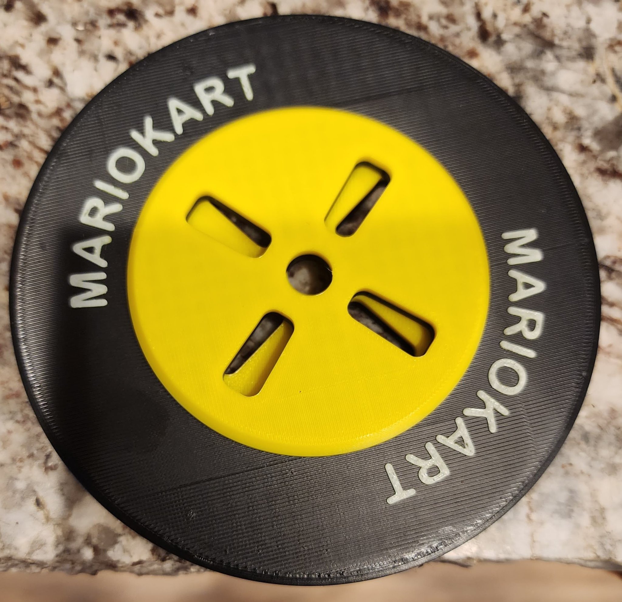 Bánh xe trang phục Mario Kart cho bé trai