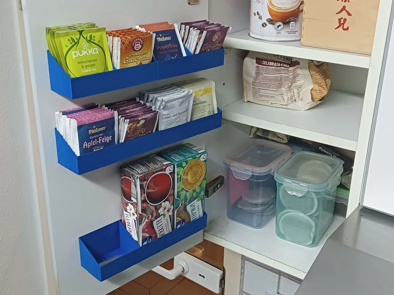 Giá đỡ hộp và túi trà tiện lợi cho bếp