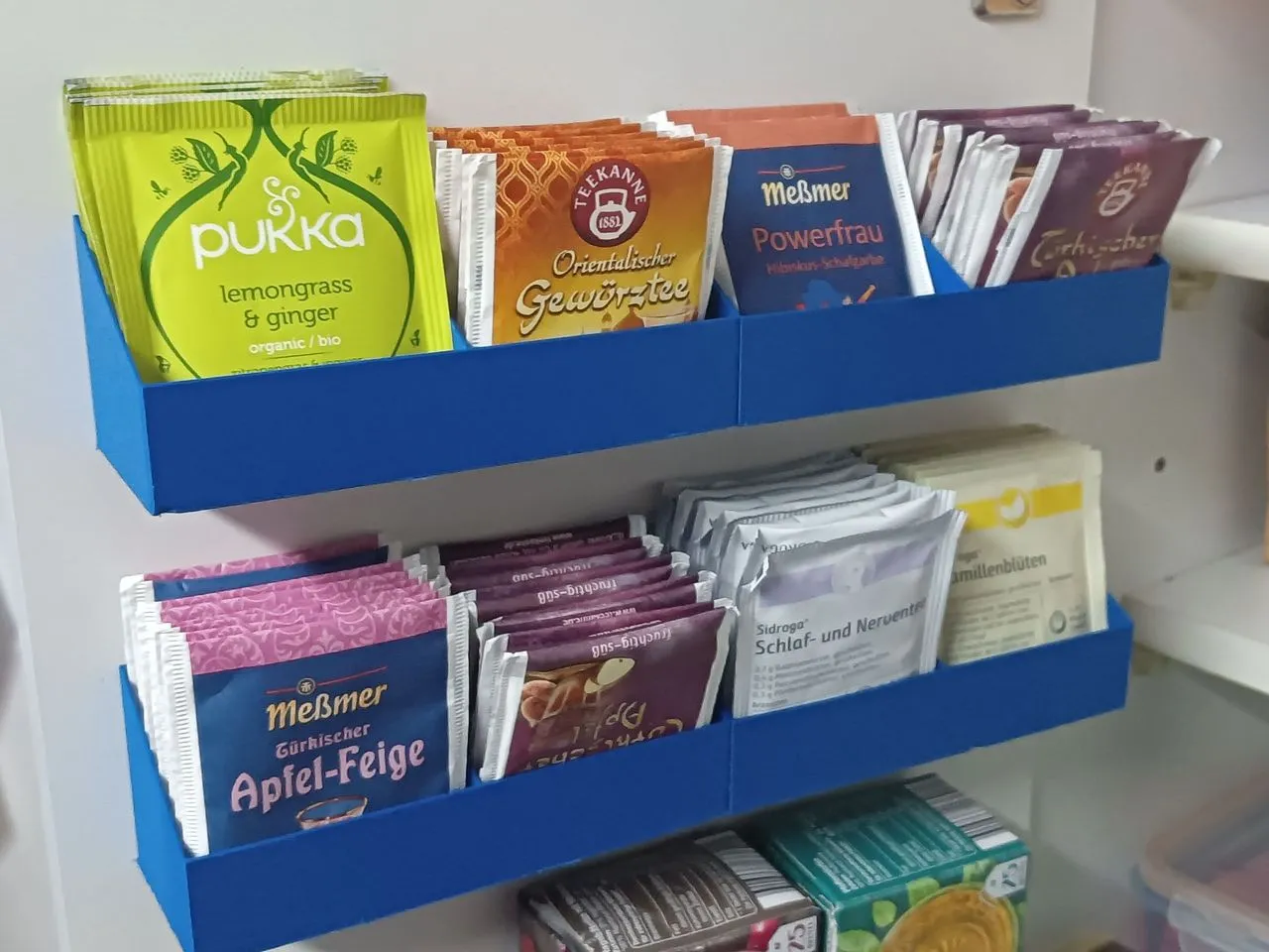 Giá đỡ hộp và túi trà tiện lợi cho bếp