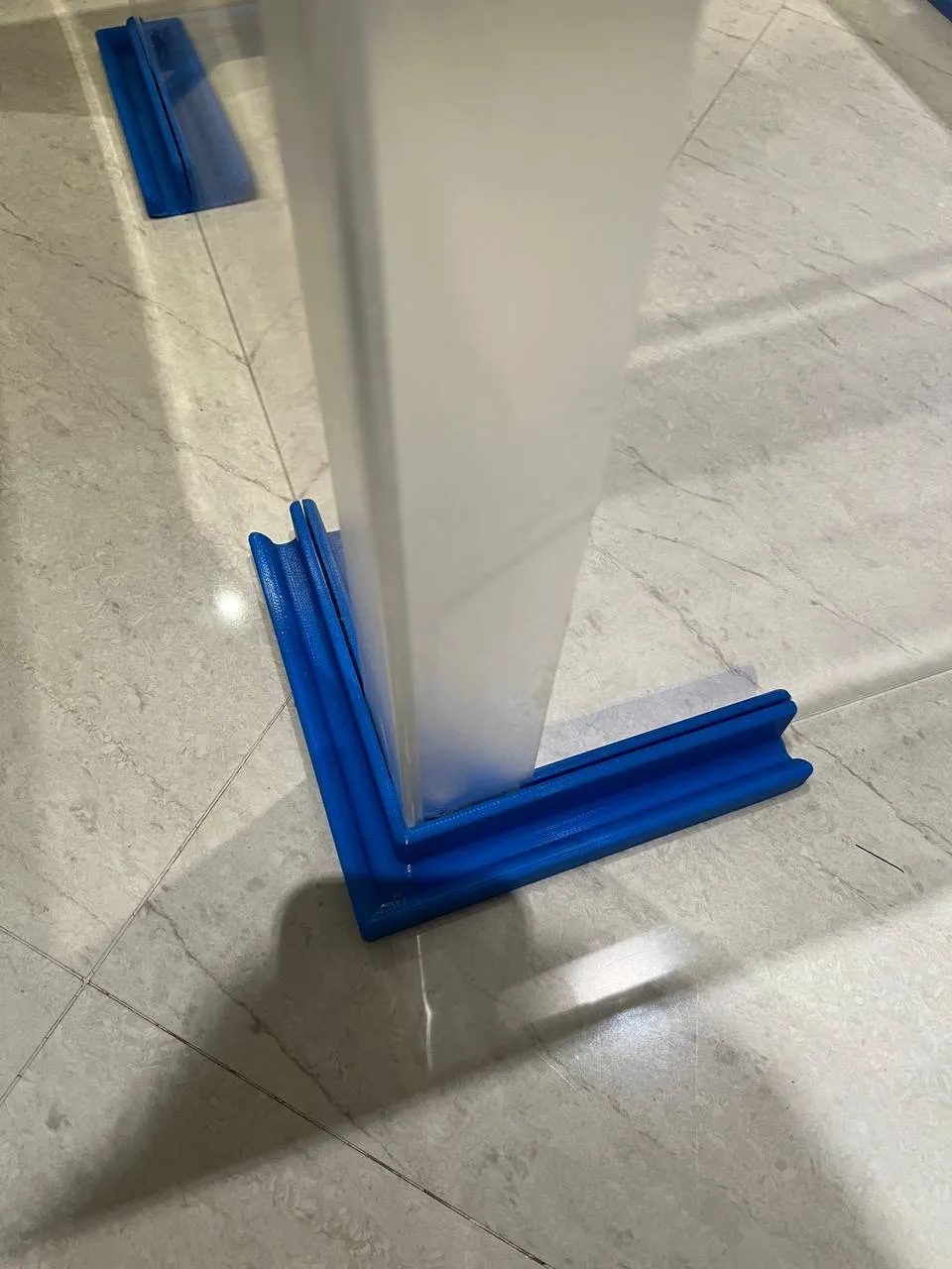 Giá đỡ góc cho hộp plexiglass