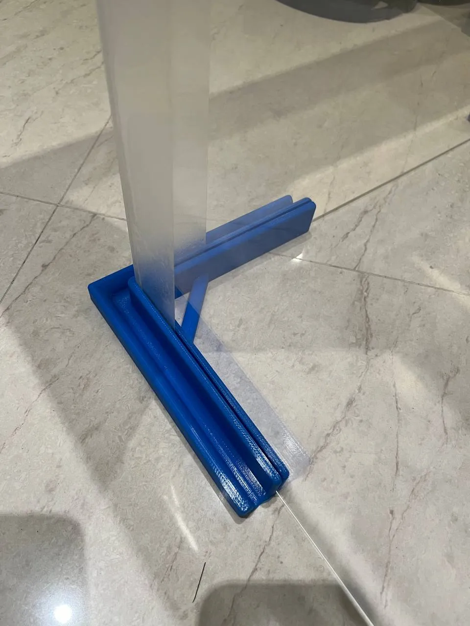 Giá đỡ góc cho hộp plexiglass