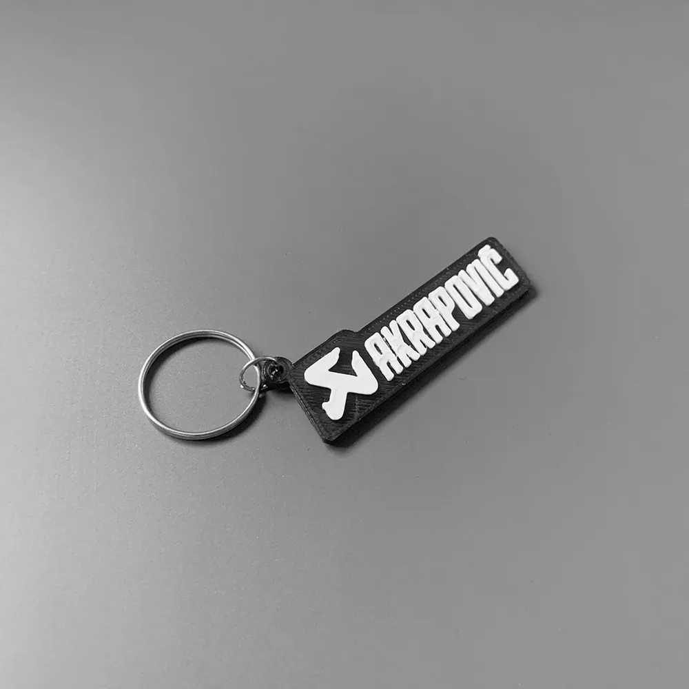 Móc khóa thương hiệu Akrapovic thiết kế đơn giản 3D