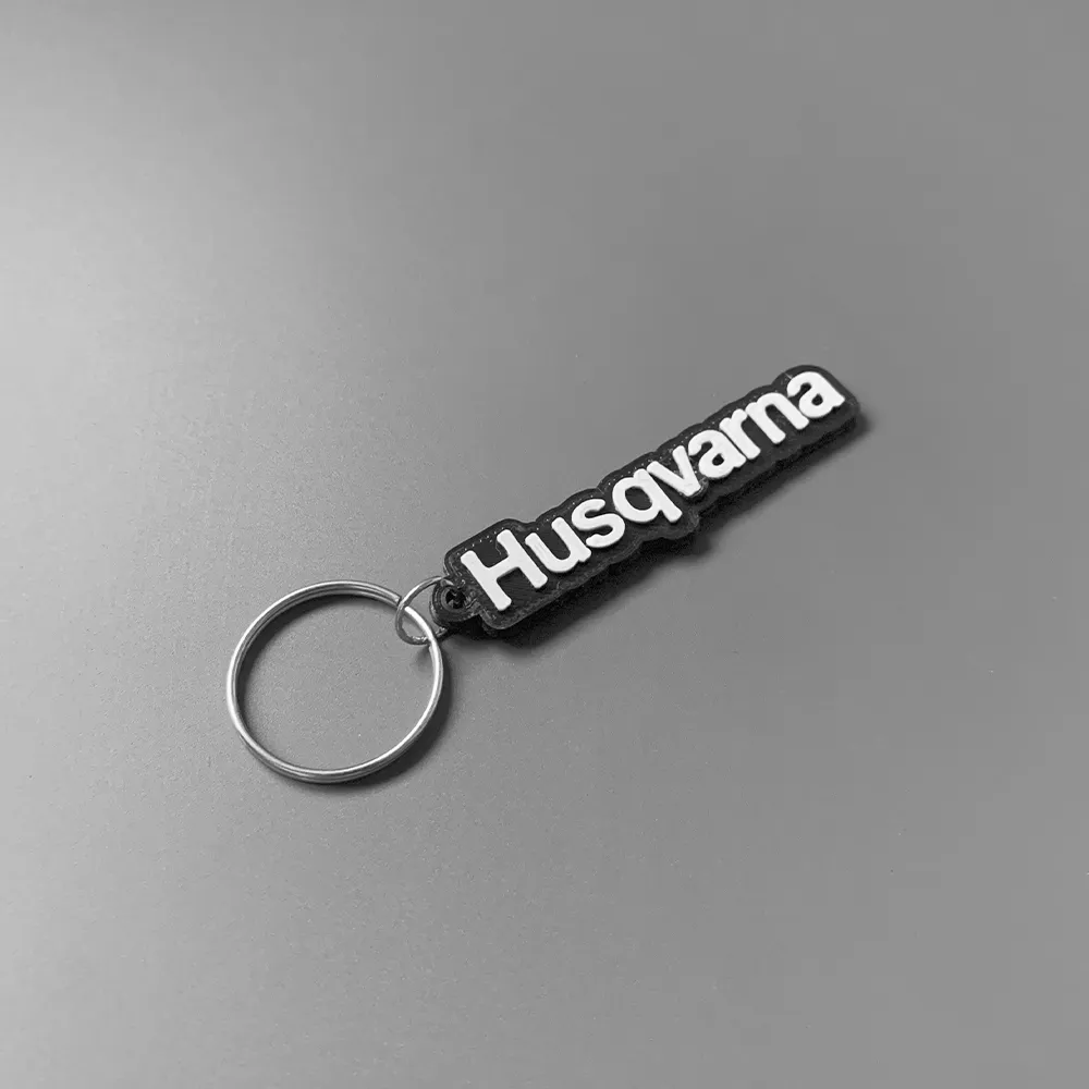 Móc khóa thương hiệu Husqvarna in 3D với thiết kế đơn giản