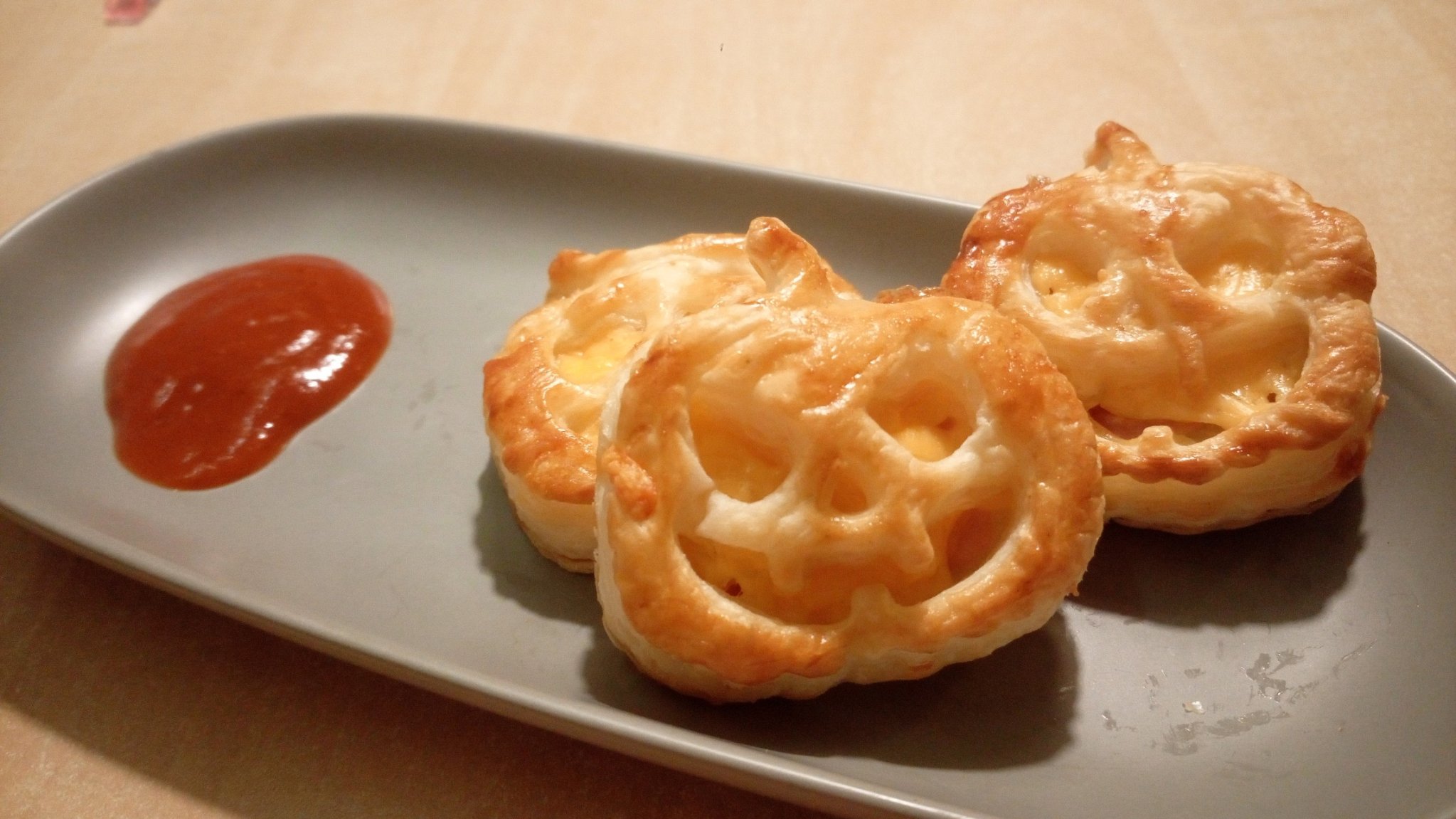 Cutter bánh quy bí ngô và ma cho Halloween