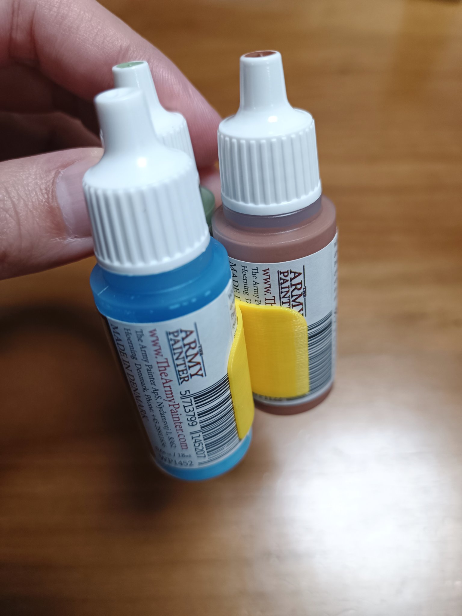 Giá đỡ cho ba cây cọ quân đội