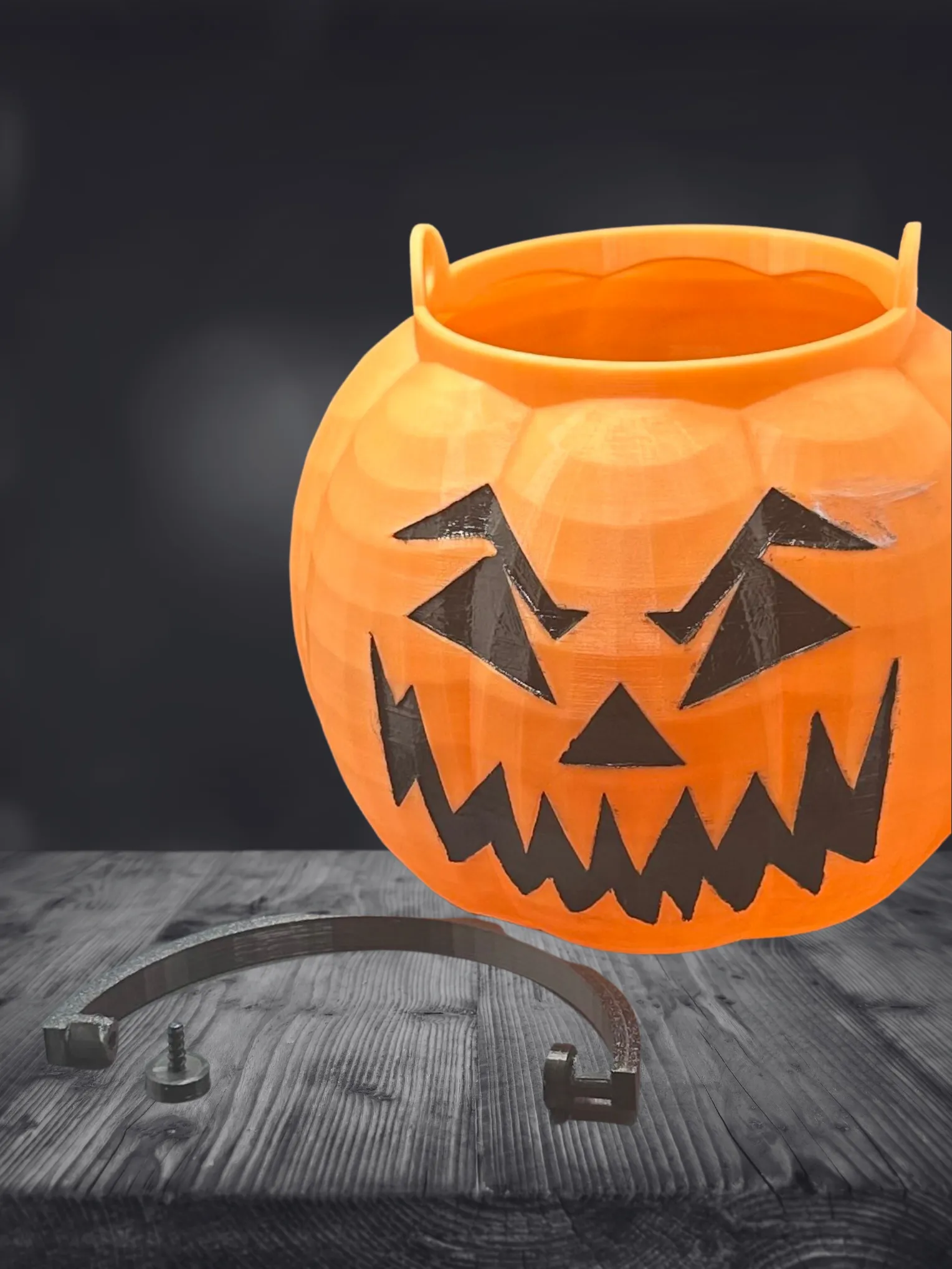 Xô kẹo hình bí ngô cho Halloween vui nhộn