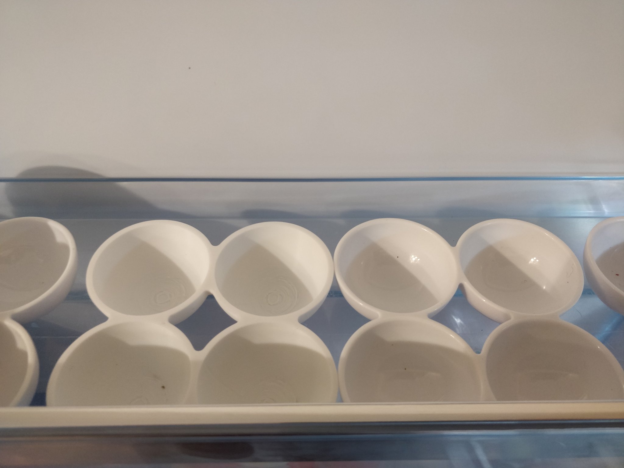 Khay đựng trứng thiết kế tối giản cho tủ lạnh