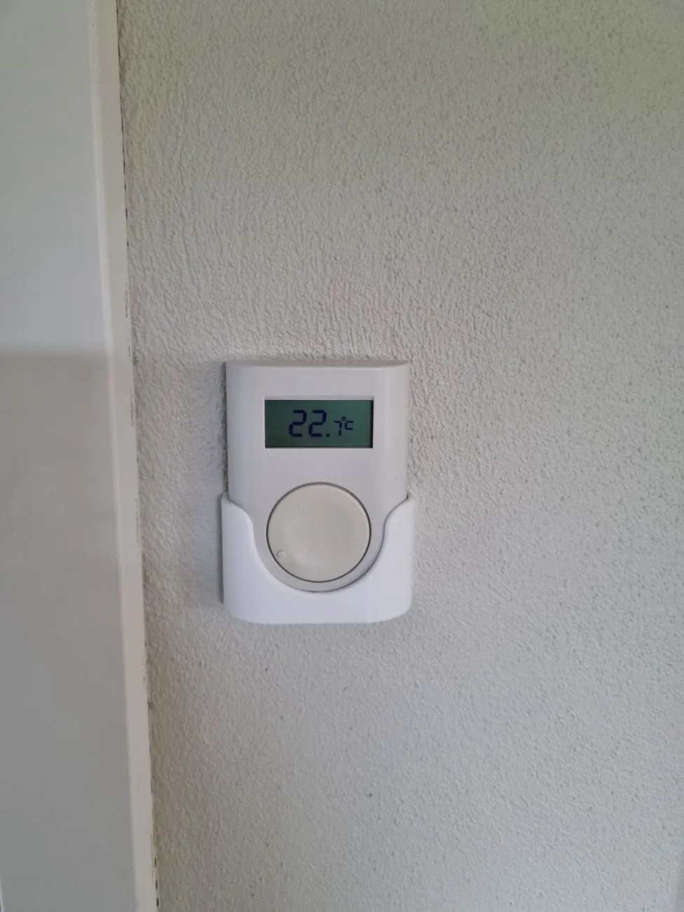 Giá đỡ tường cho bộ điều chỉnh nhiệt độ Wavin Ahc 9000