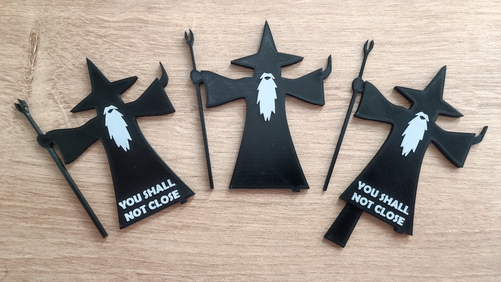 Gandalf làm giá đỡ cửa độc đáo cho ngôi nhà