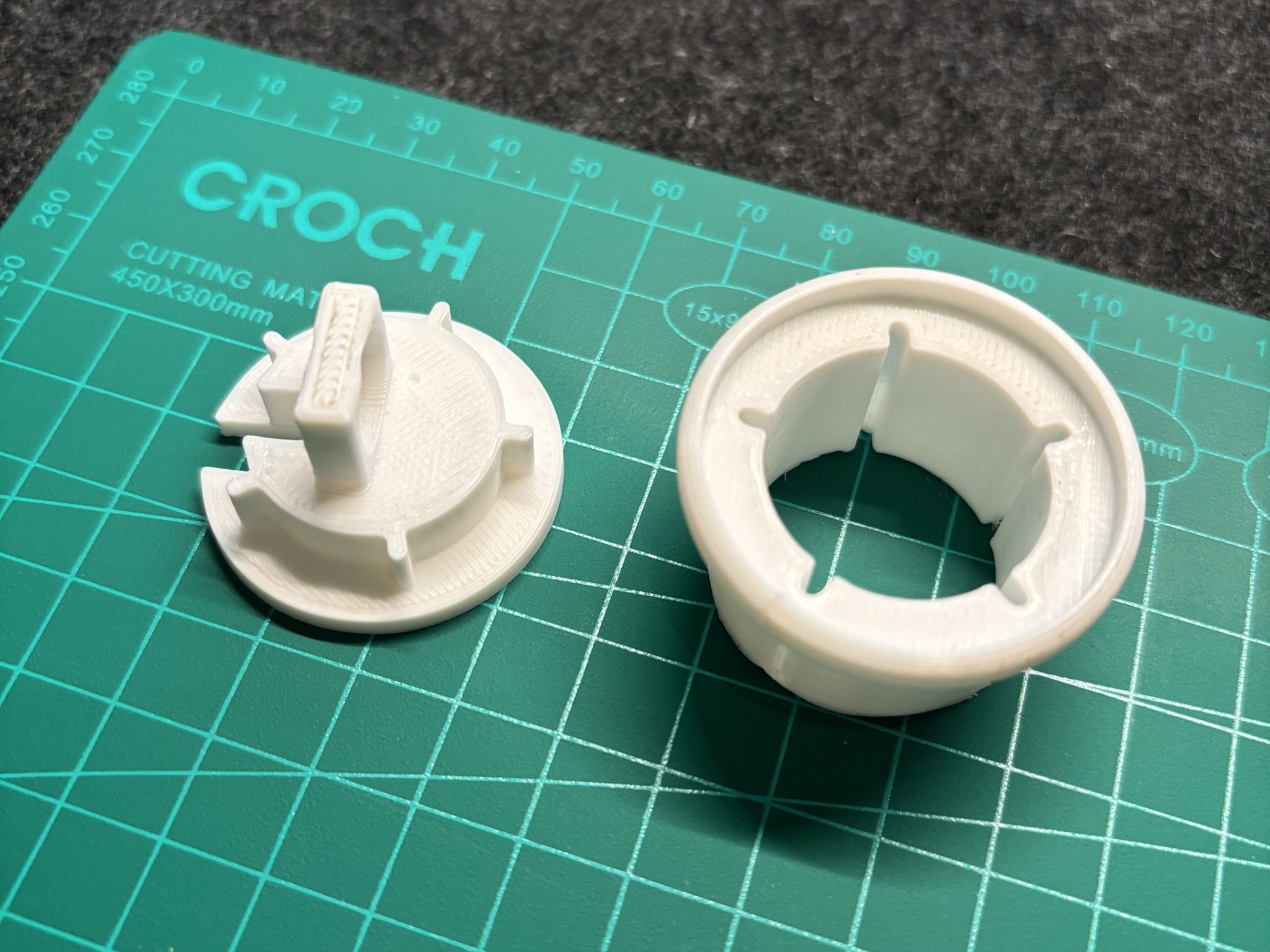 Lỗ đi dây cáp 32mm với nắp đậy