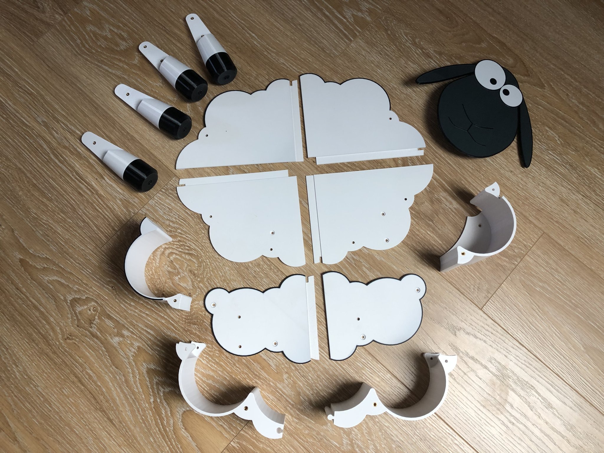 Giá đỡ giấy vệ sinh hình cừu đen