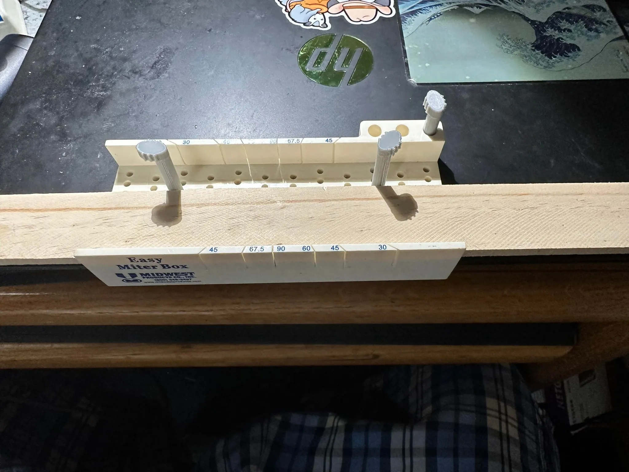 Hộp cắt góc dễ dàng từ Midwest Products Company Inc. với khóa ca...