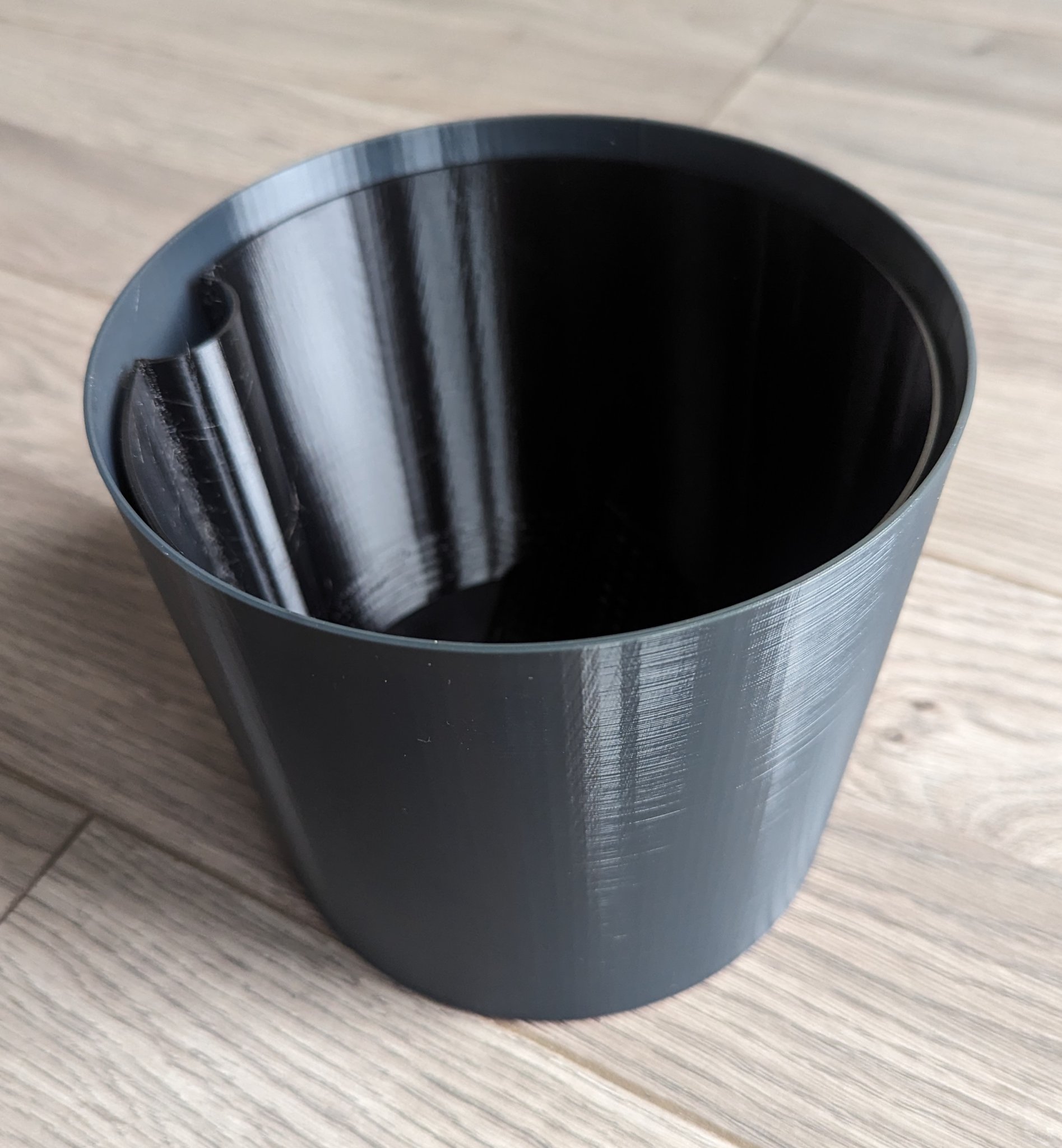 Chậu cây tròn đơn giản cho không gian sống