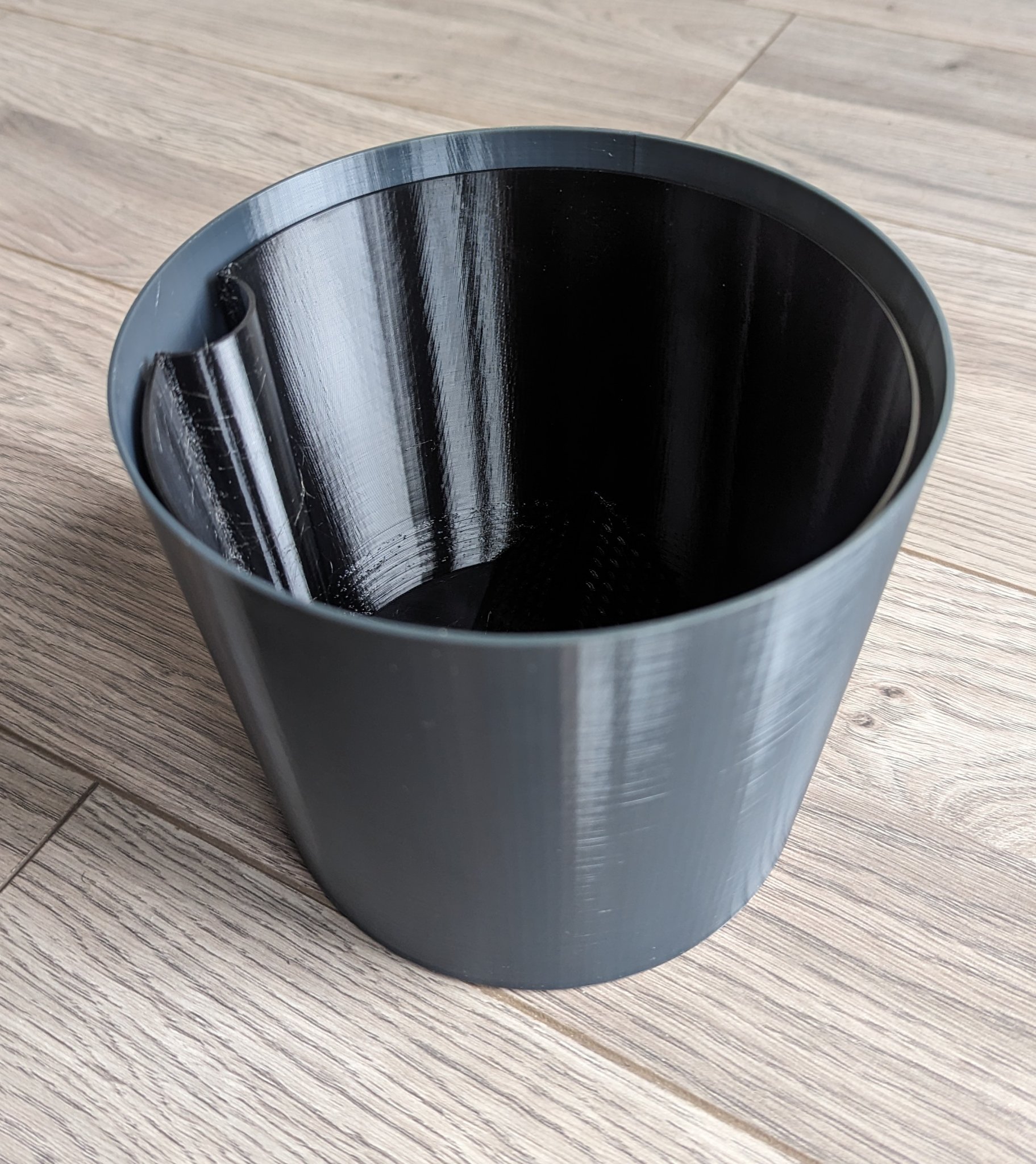 Chậu cây tròn đơn giản cho không gian sống