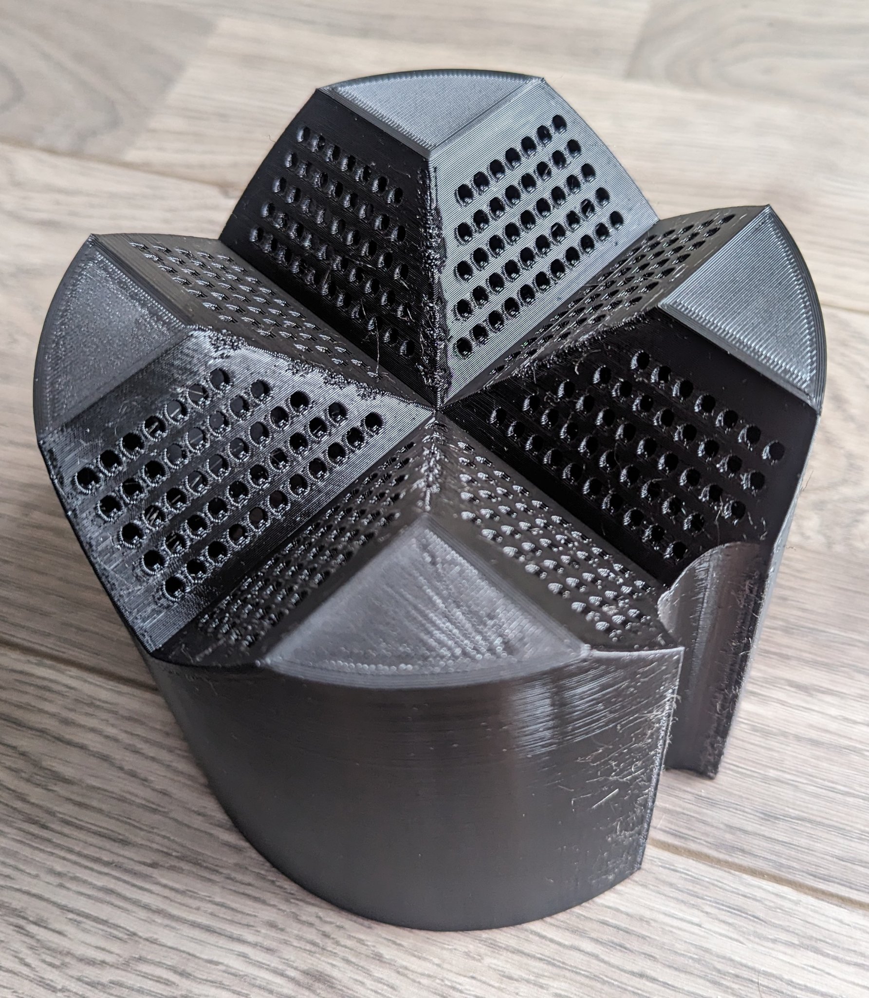 Chậu cây tròn đơn giản cho không gian sống