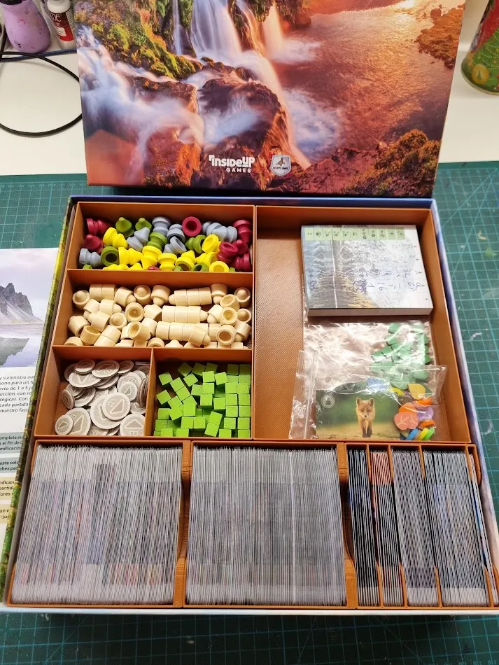 Lắp đặt cho trò chơi board game Earth với bộ phân phối thẻ tr...