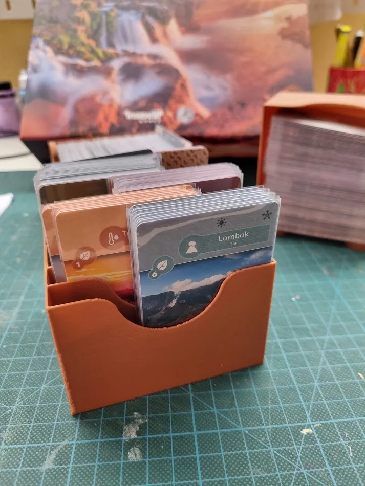 Lắp đặt cho trò chơi board game Earth với bộ phân phối thẻ tr...