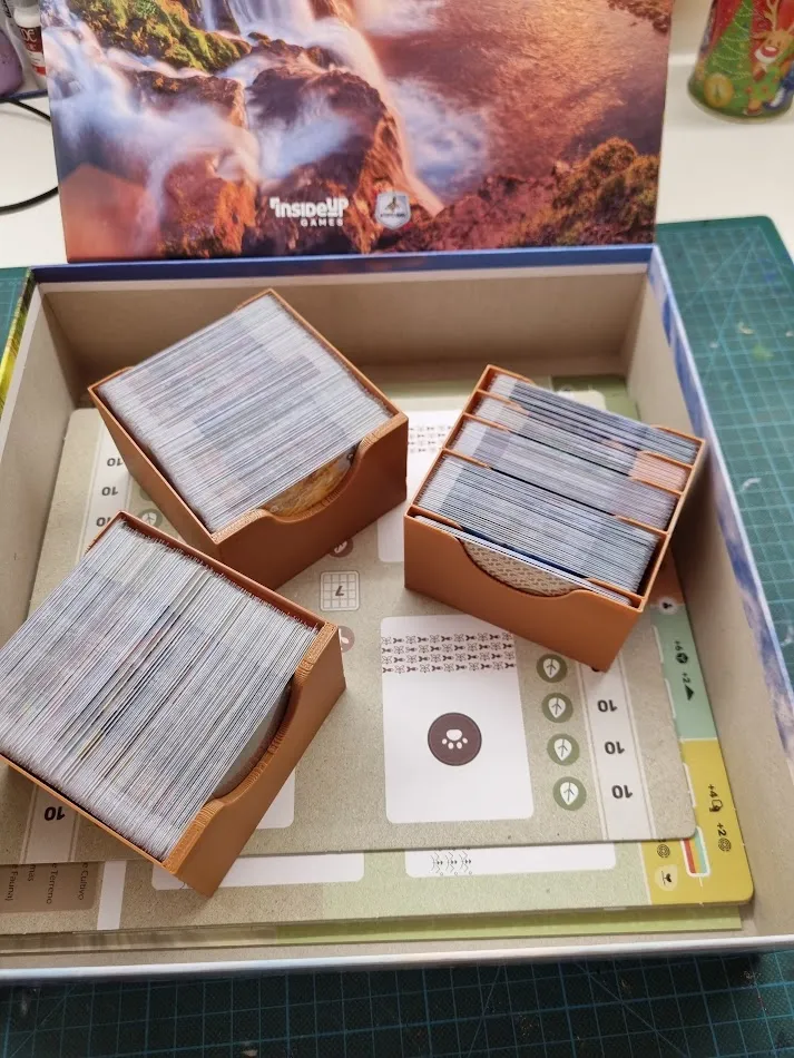 Lắp đặt cho trò chơi board game Earth với bộ phân phối thẻ tr...