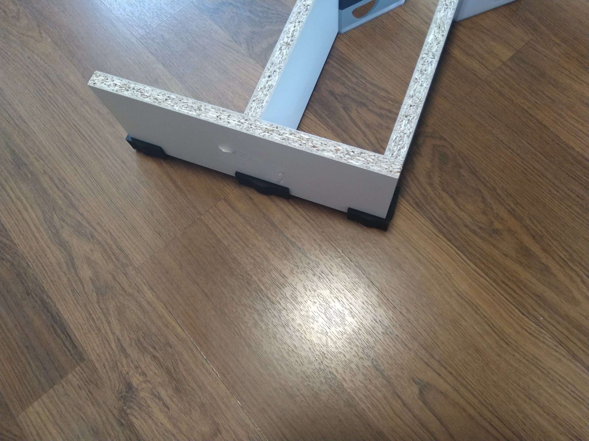 Giá đỡ vuông cho ván gỗ 18mm trong gia công