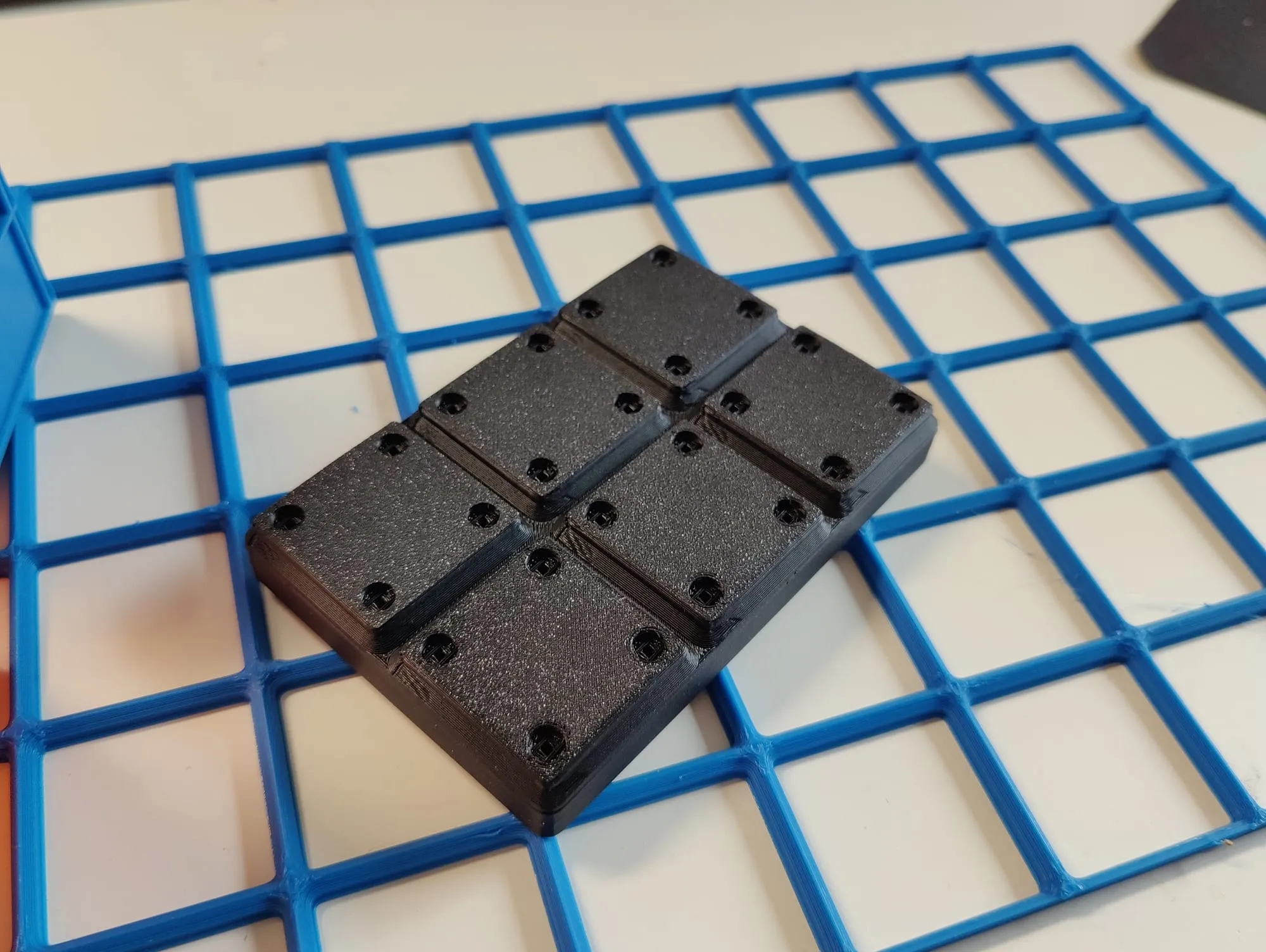 Giá đỡ pin cho thùng bia với đế gridfinity