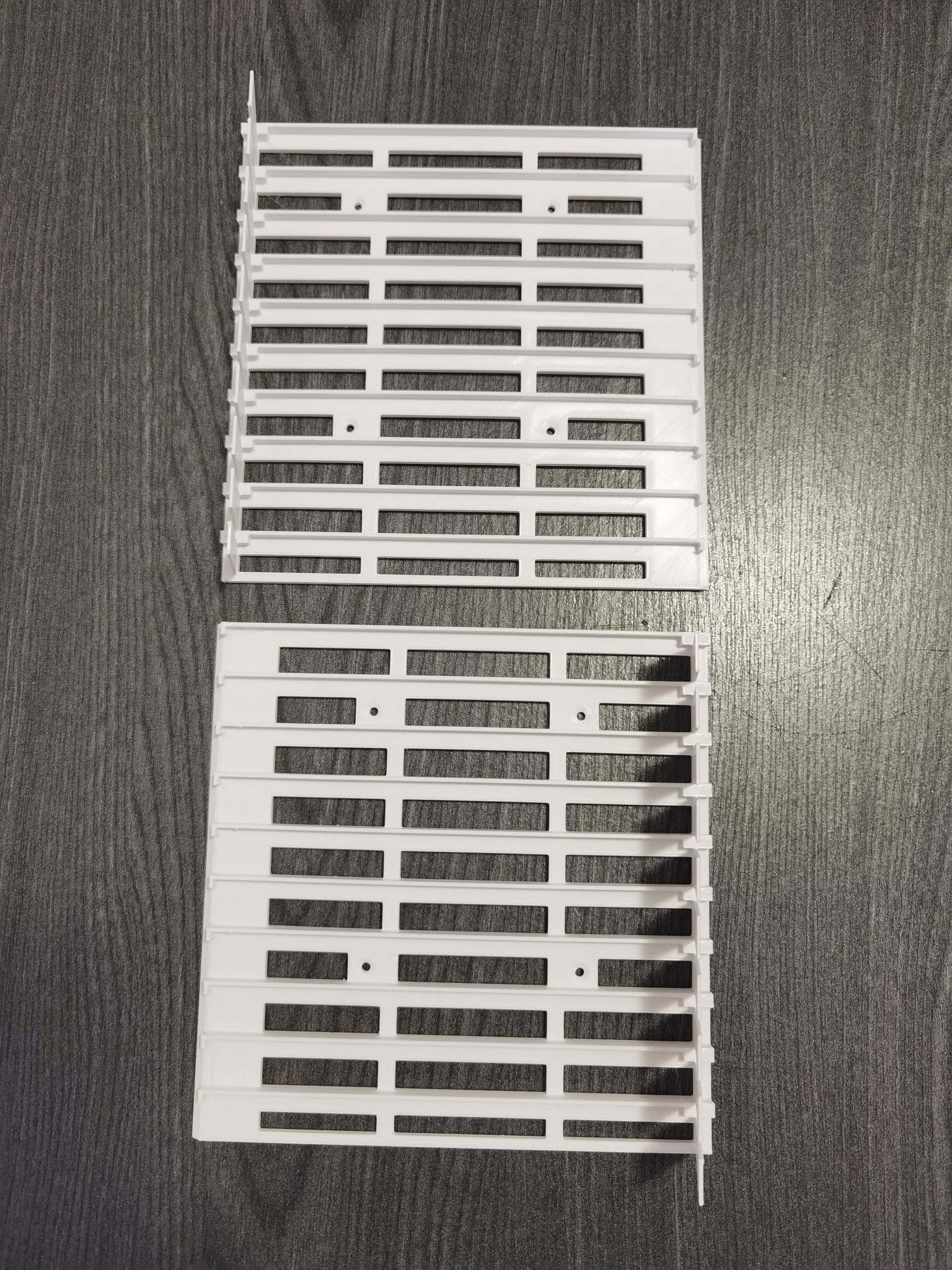 Giá đỡ đĩa CD hoặc ngăn kéo cho bàn làm việc