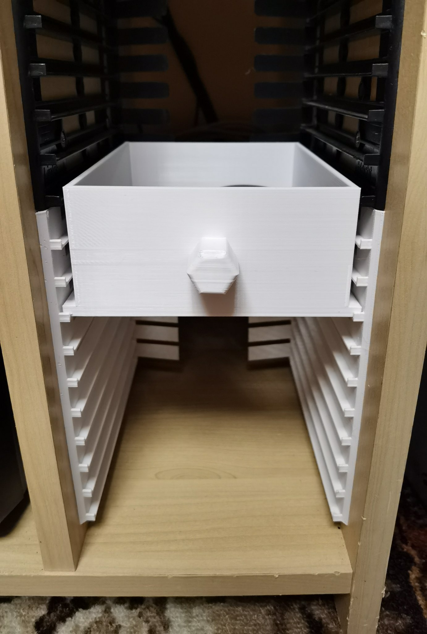 Giá đỡ đĩa CD hoặc ngăn kéo cho bàn làm việc